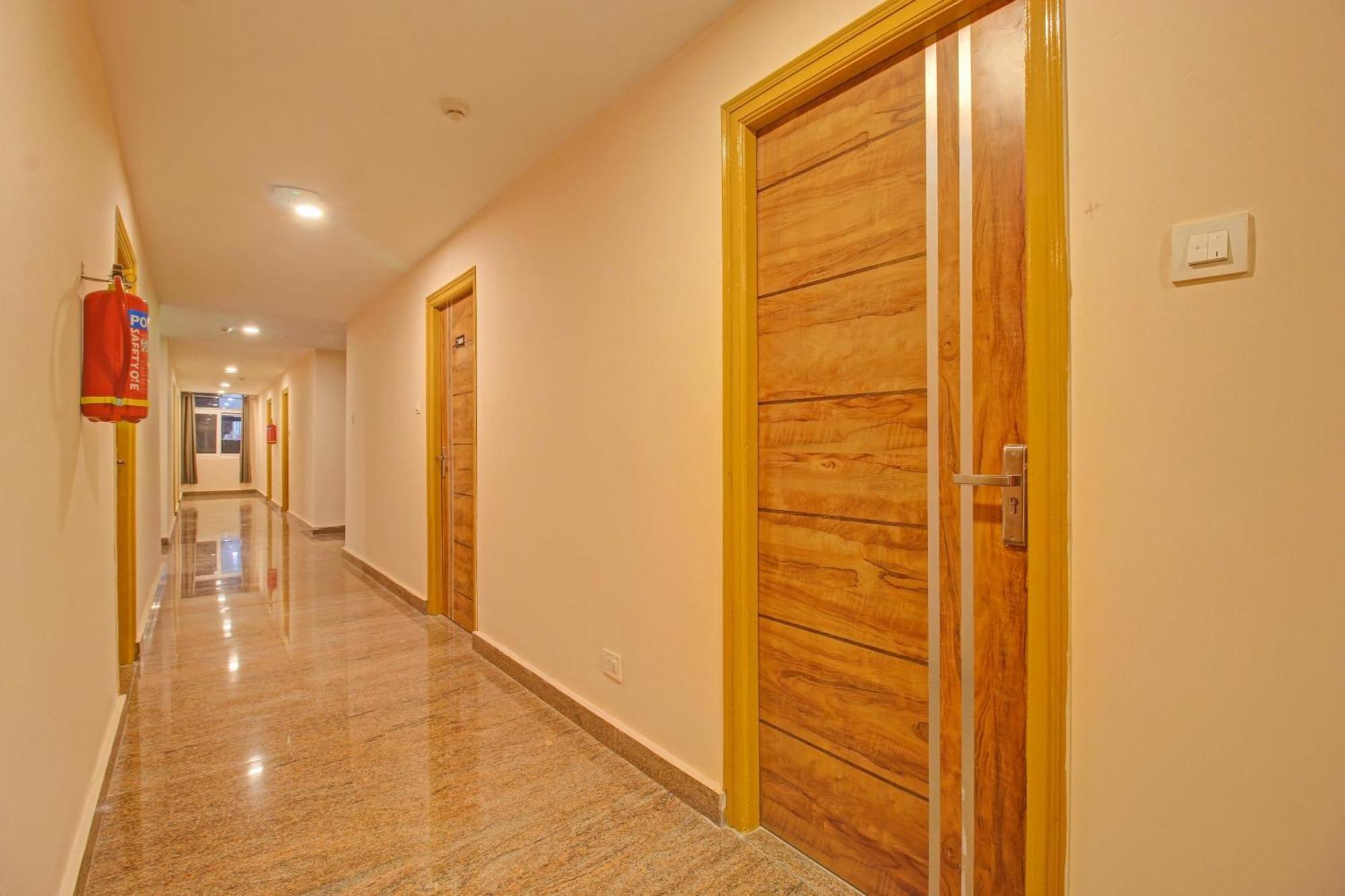 Hotel Super Townhouse Whiteridge Gachibowli Near Aig Hospital Hyderabad