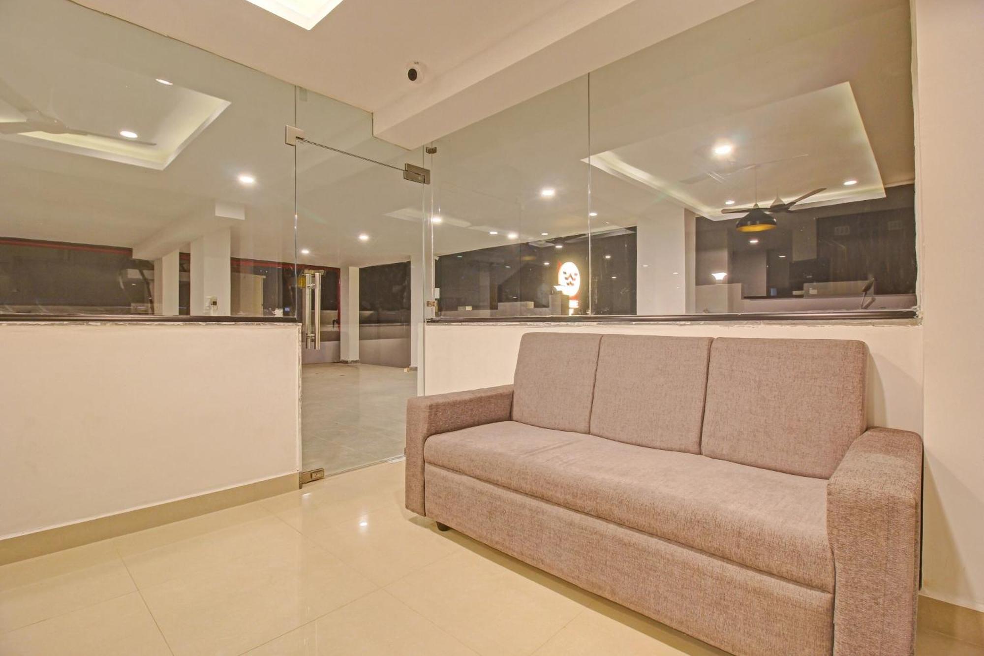 Super Townhouse Whiteridge Gachibowli Near Aig Hospital 4* Hyderabad