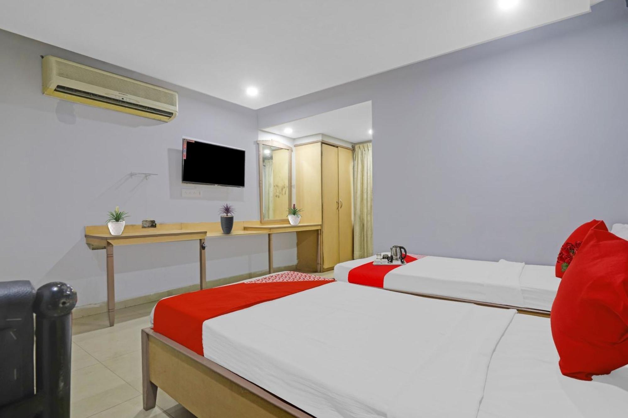 O Padmini Near Lakdikapool Metro Station Hotel 3*
