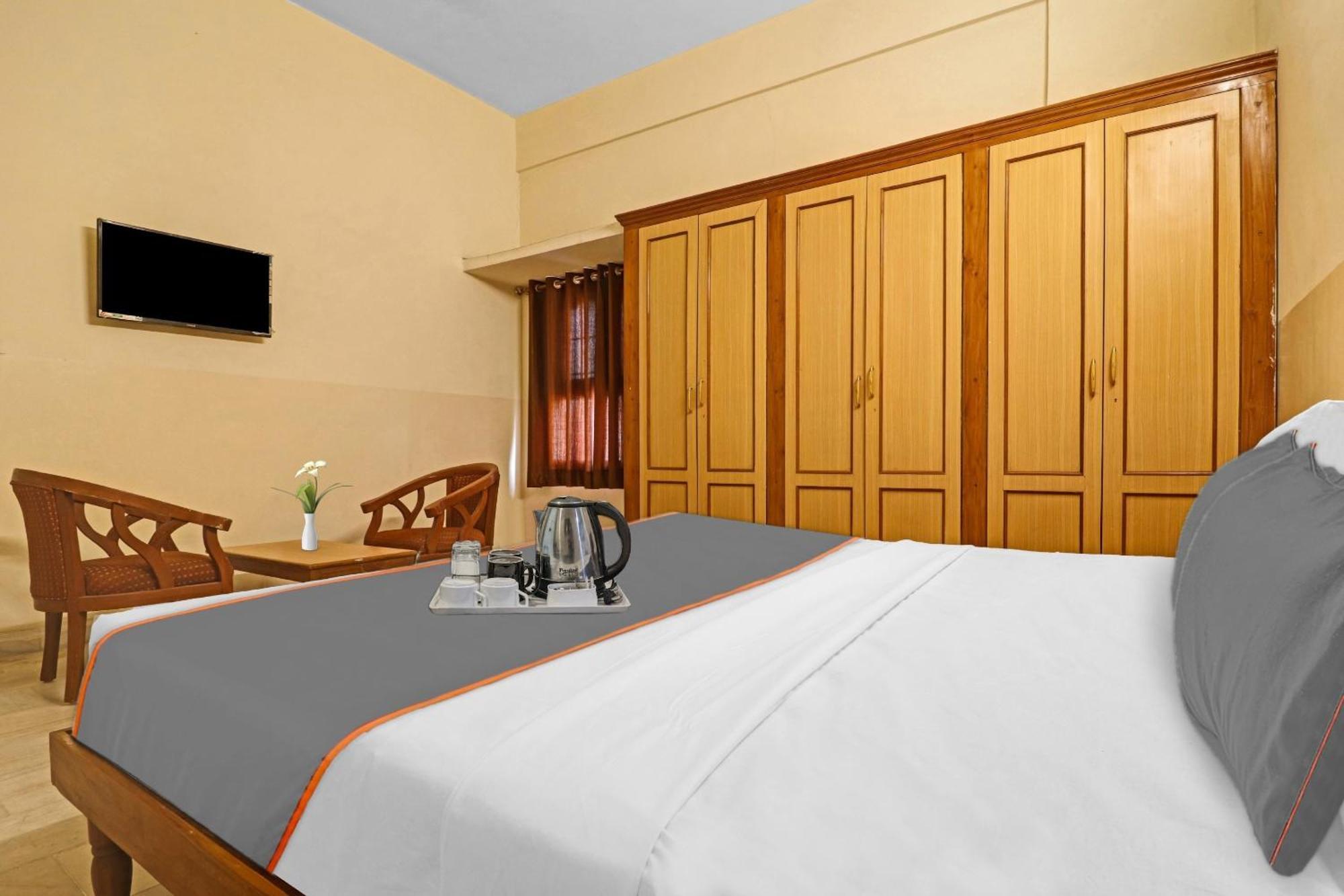 Capital O Samrat Palace Near Nampally Station Hotel 3*
