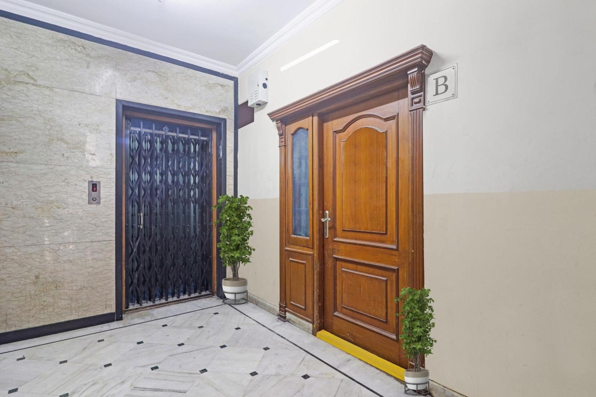 Capital O Samrat Palace Near Nampally Station Hyderabad