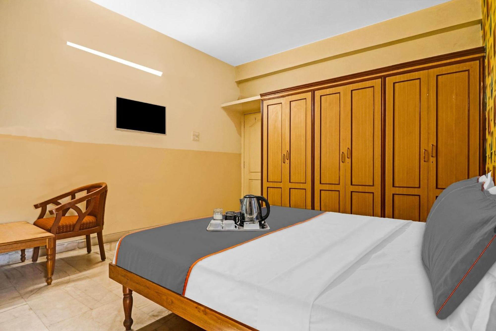 Hotel Capital O Samrat Palace Near Nampally Station