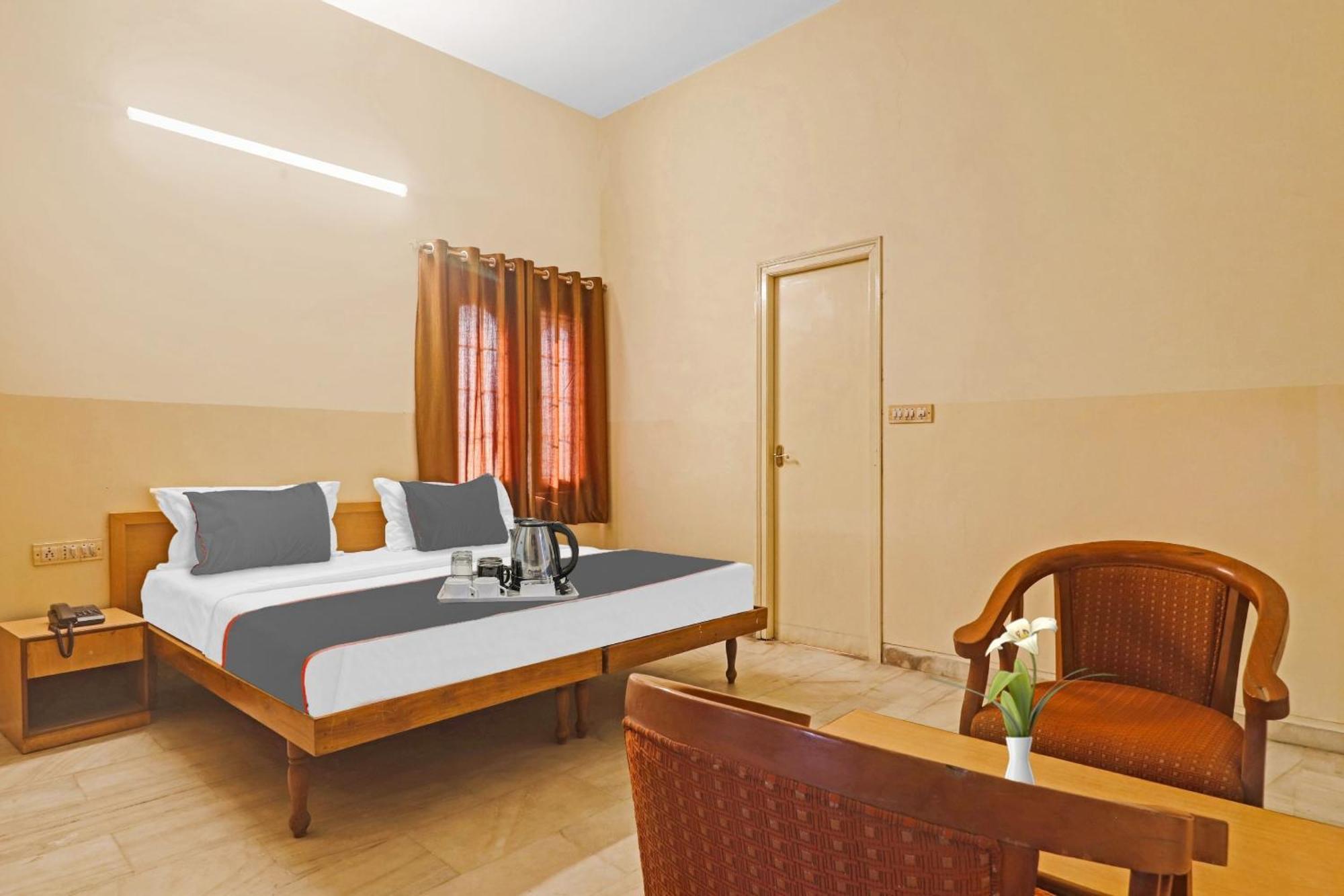 Capital O Samrat Palace Near Nampally Station 3* Hyderabad