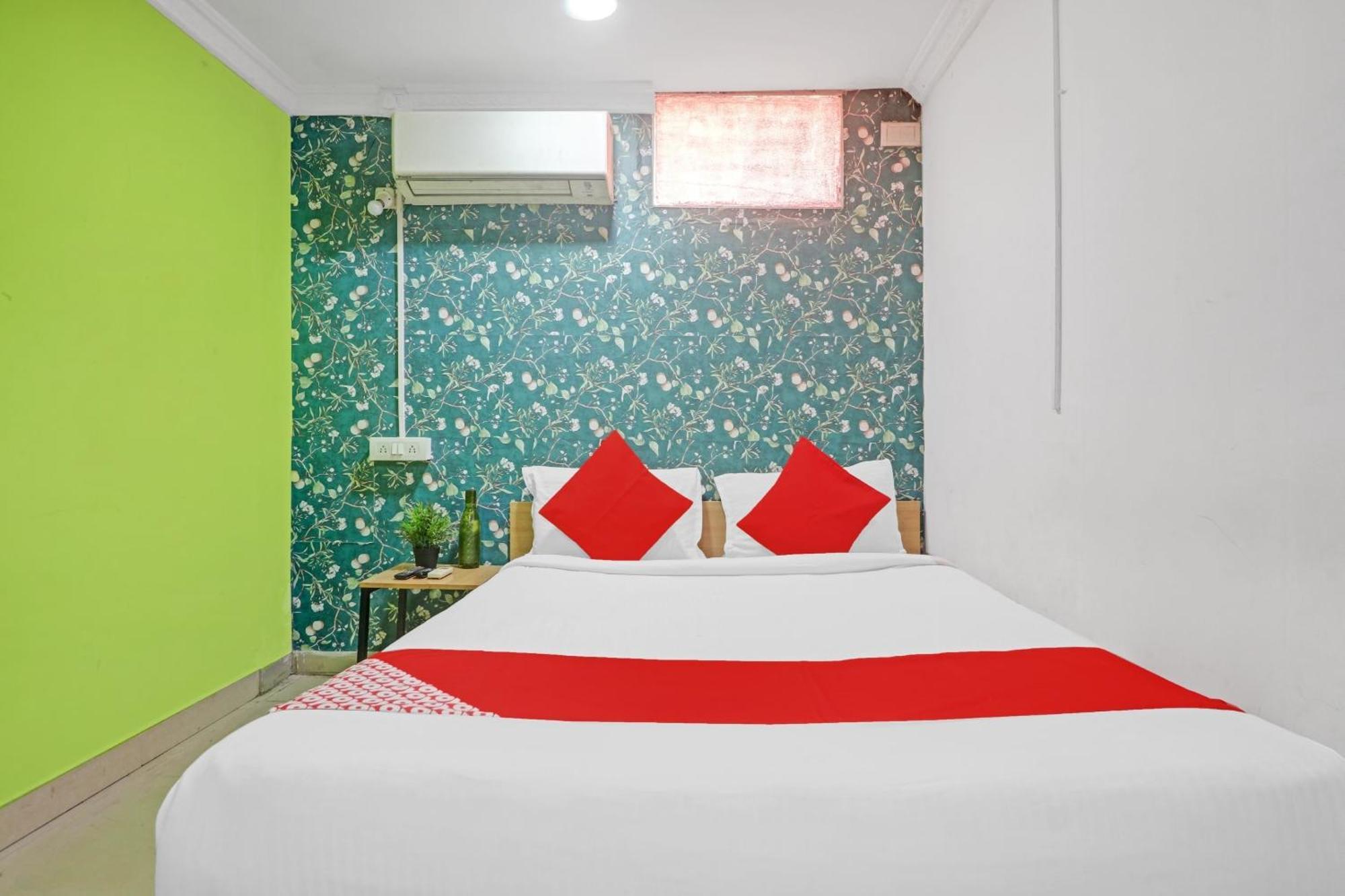 O New Lakeview Palace Hotel