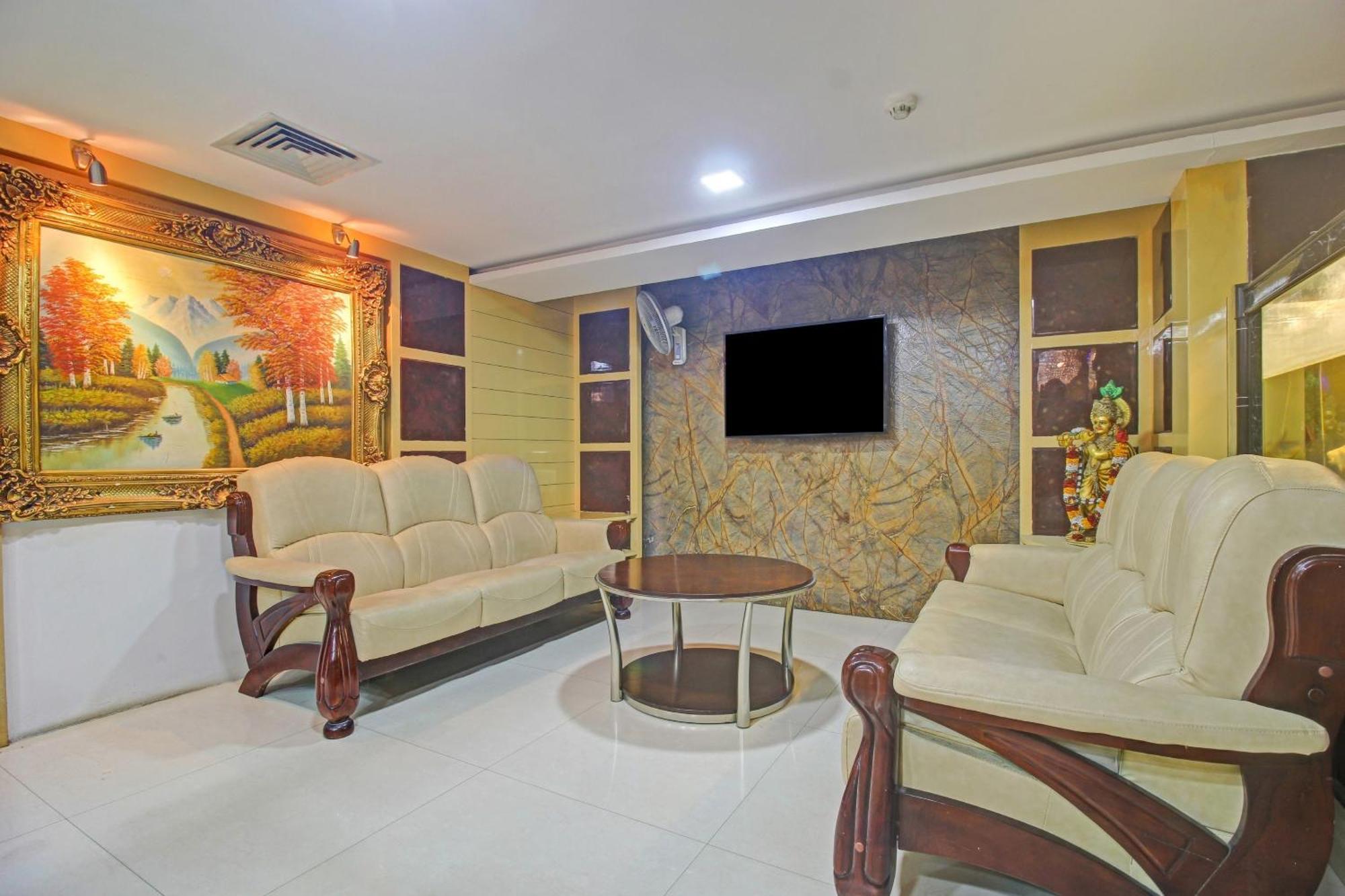 Hotel Collection O Regal Near Iskon Temple , Abids