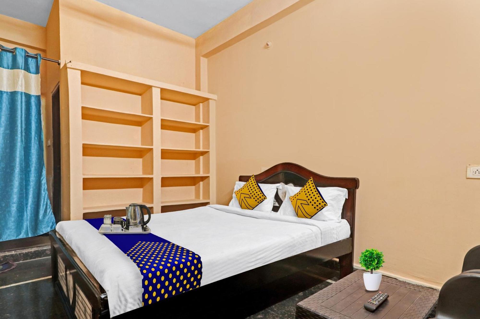 Hotel O Sree Krishna 2*