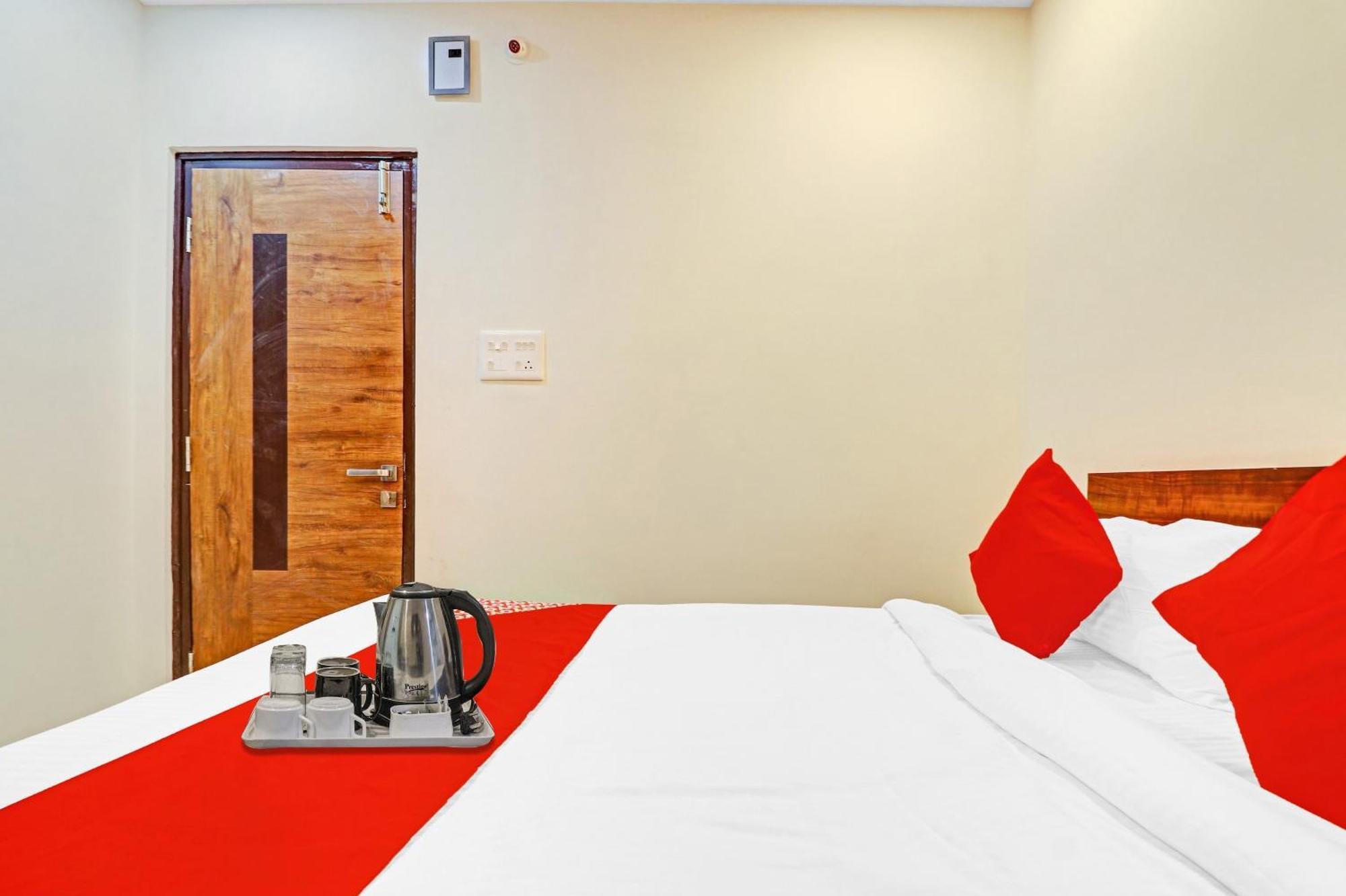 O Night Eye Hotel
