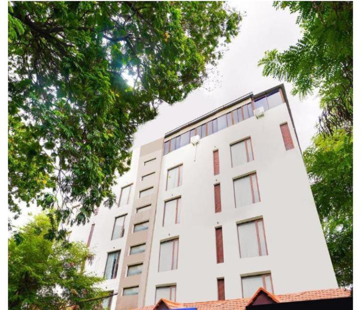 Hotel Blossom Rooms- A Luxury Collection Hotel- Opp Omega Hospital- Banjara Hills Hyderabad
