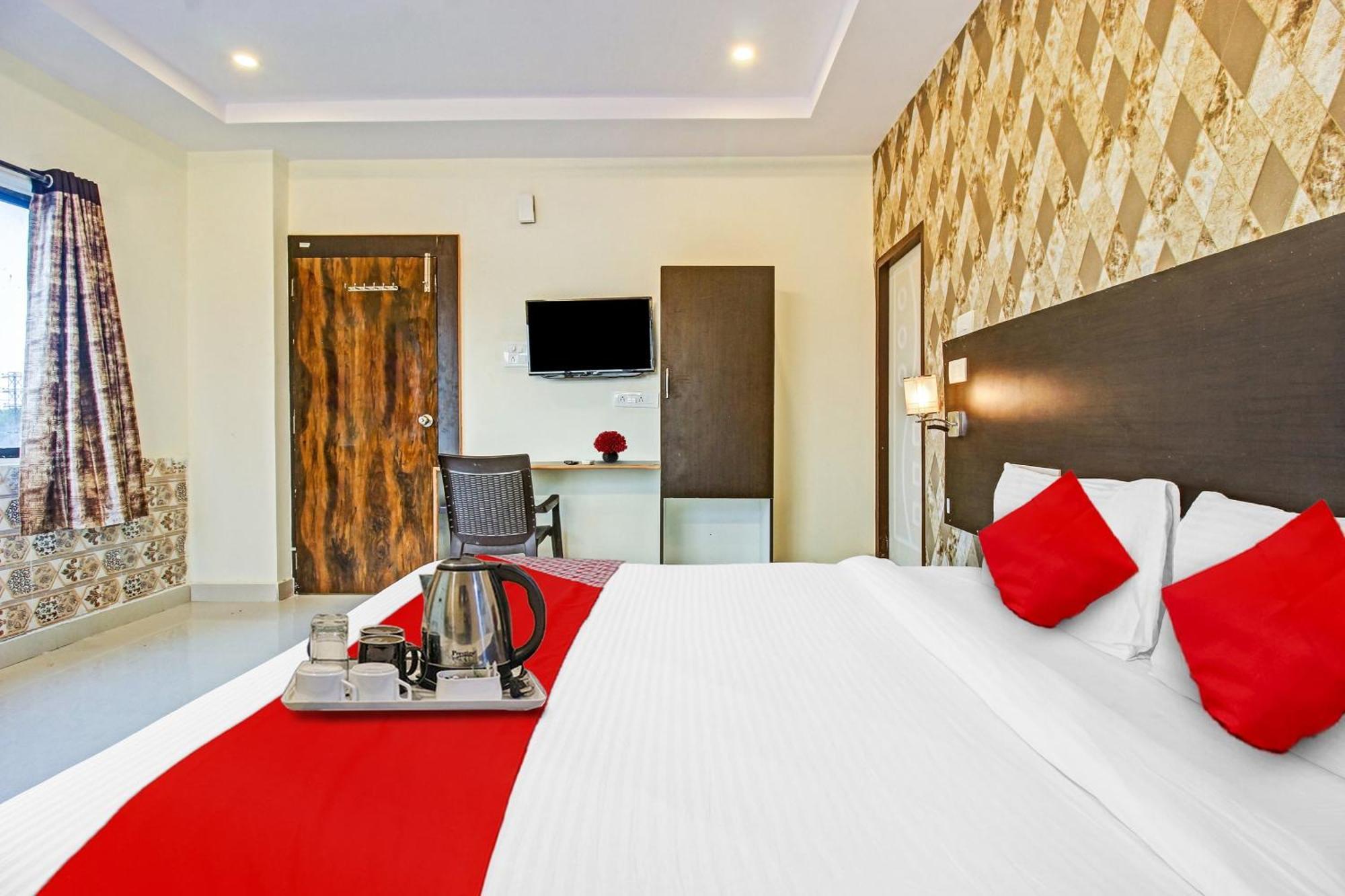 Hotel Capital O Ragas 3*