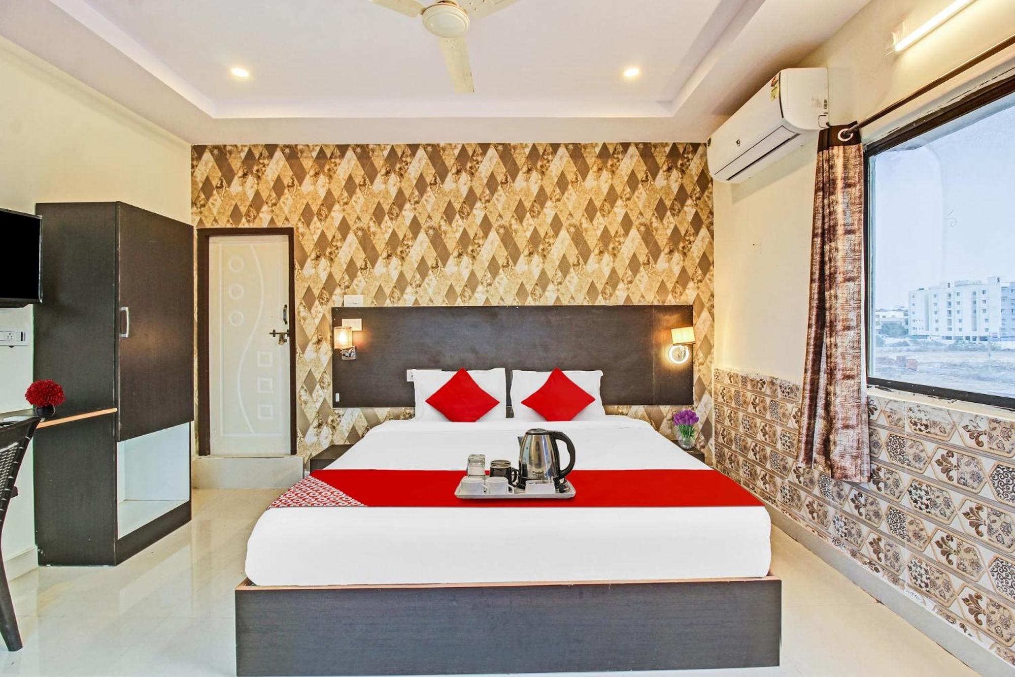 Capital O Ragas Hotel