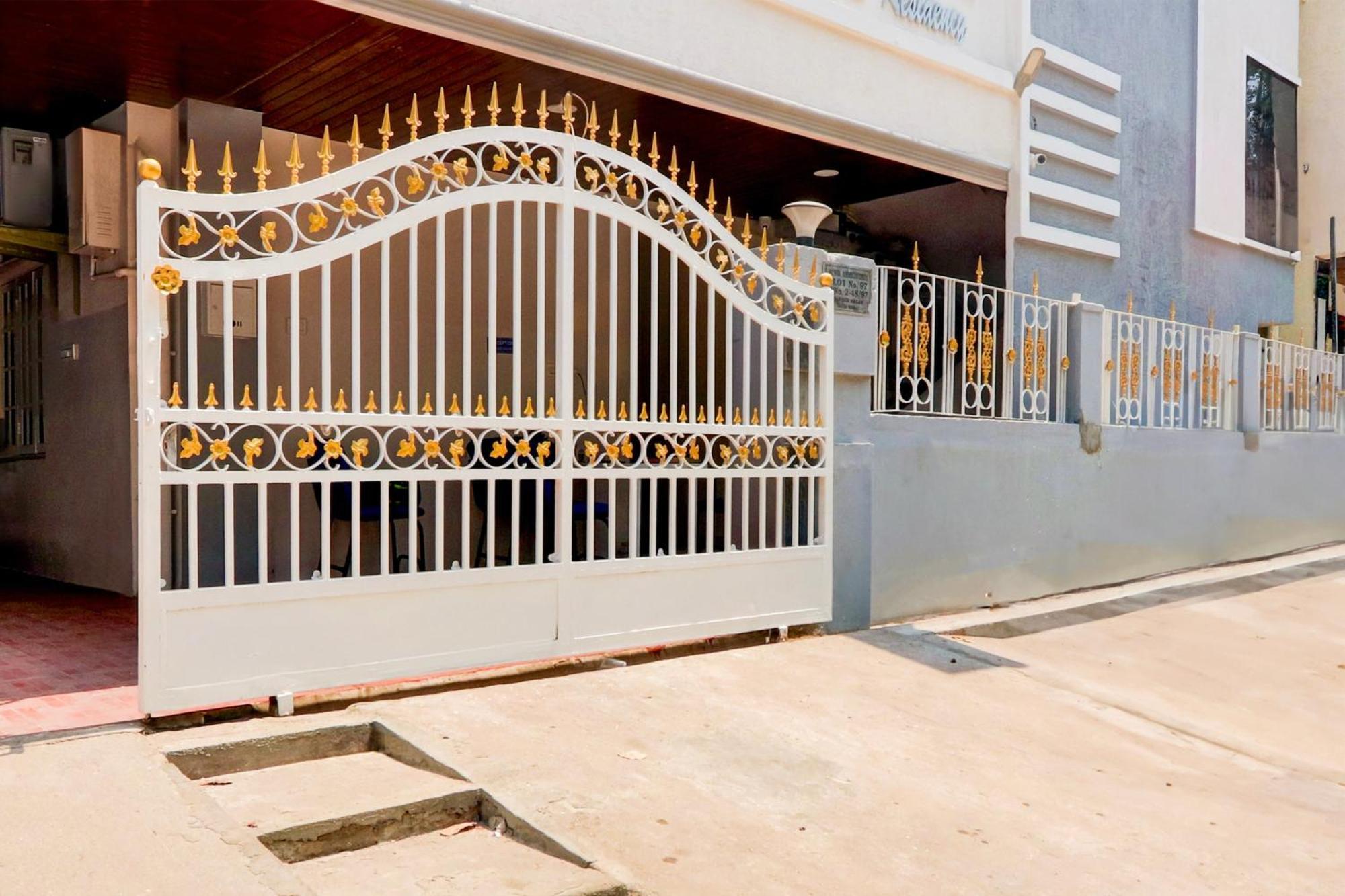 Collection O Sri Balaji Luxury Hotel