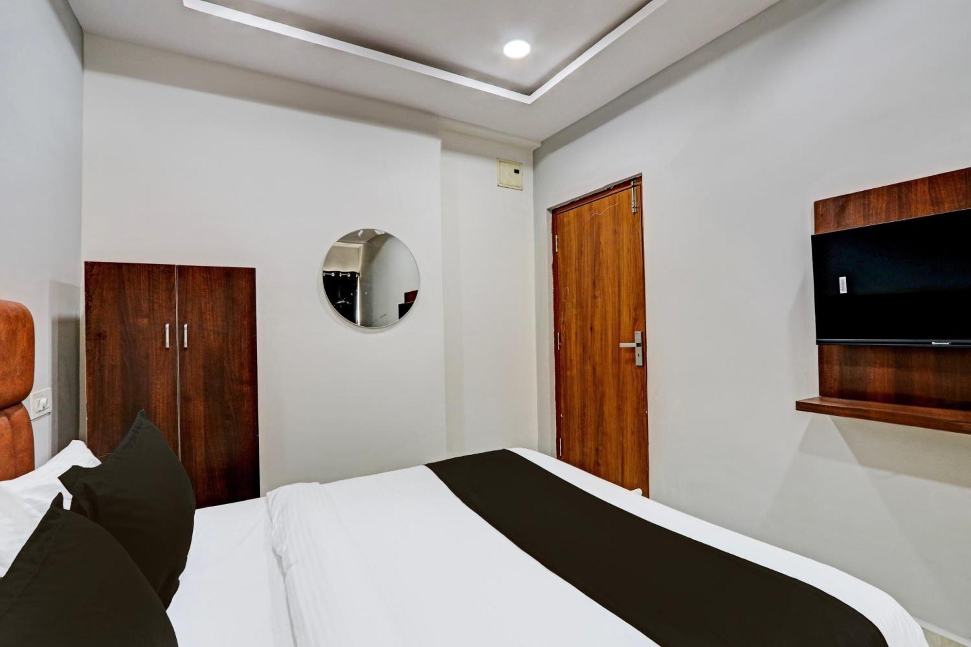 Super O Lavish Tranquil Hotel 4*