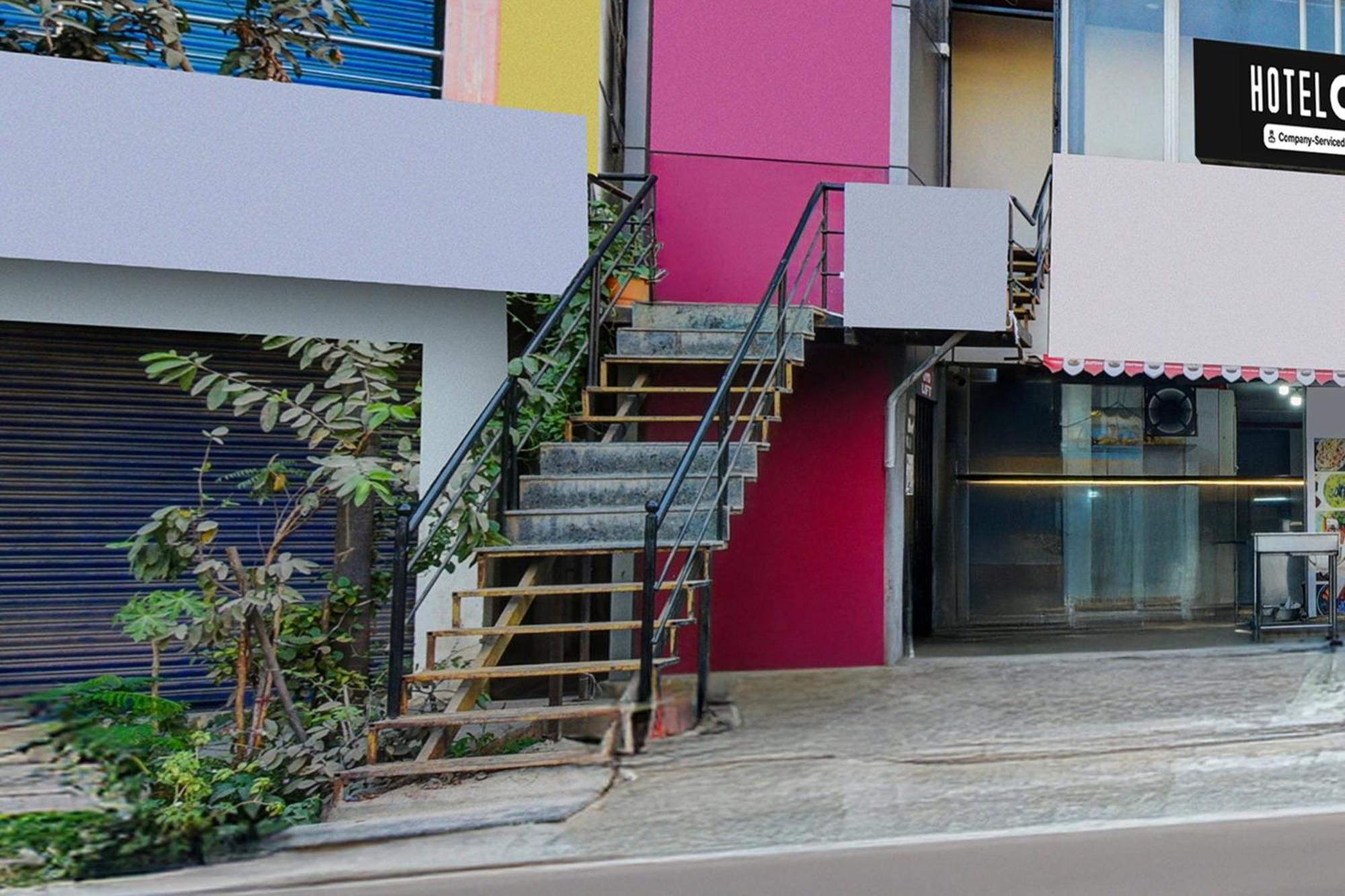 Super O Neredmet Road Hotel
