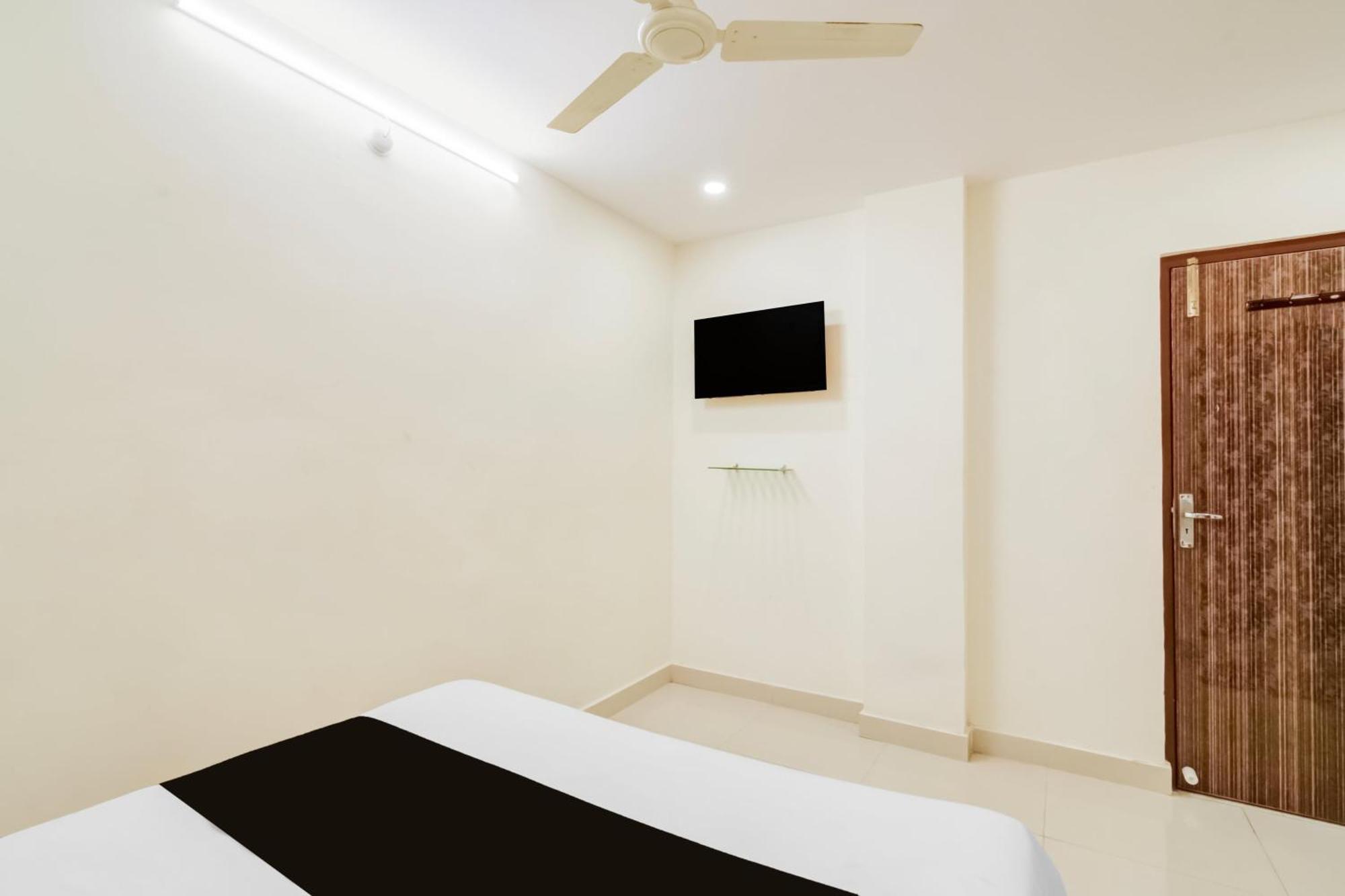 Super O Neredmet Road Hotel