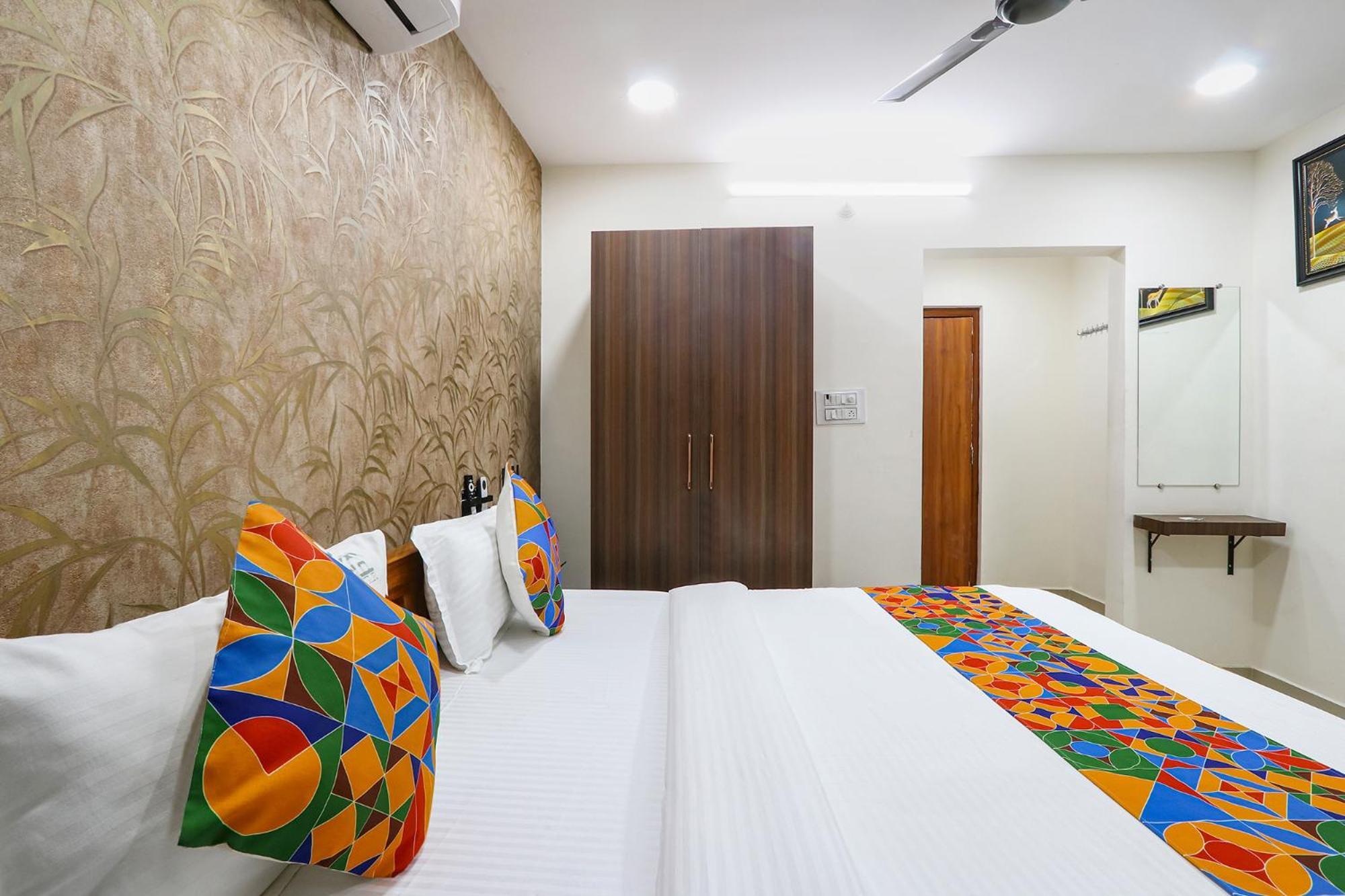 Hotel Fabhotel Vgr Comforts 5*