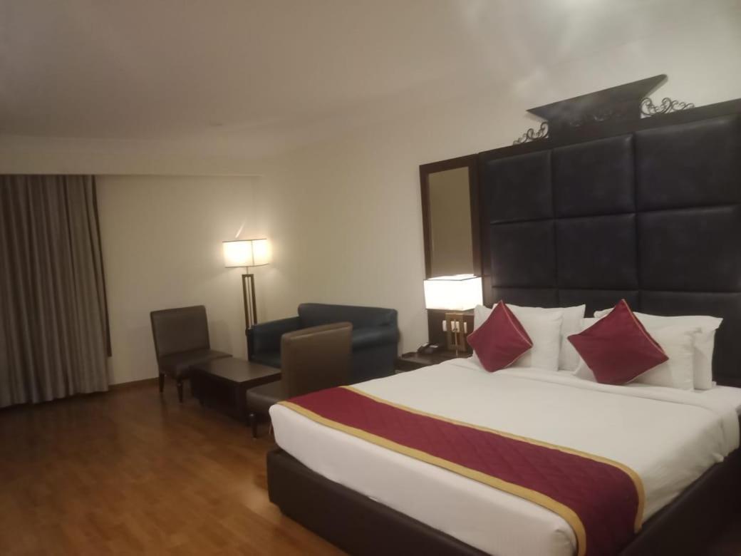 Hotel Blossom Rooms- A Luxury Collection Hotel- Beside Care Hospital- Banjara Hills 3*