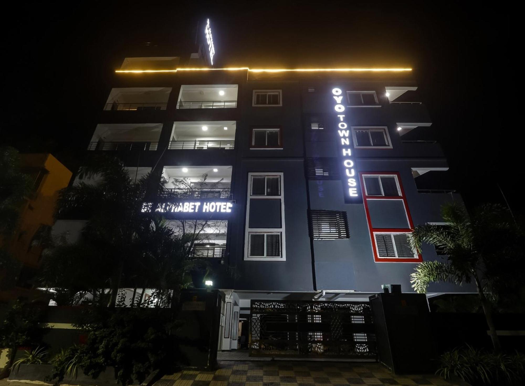 Hotel Townhouse De Alphabet