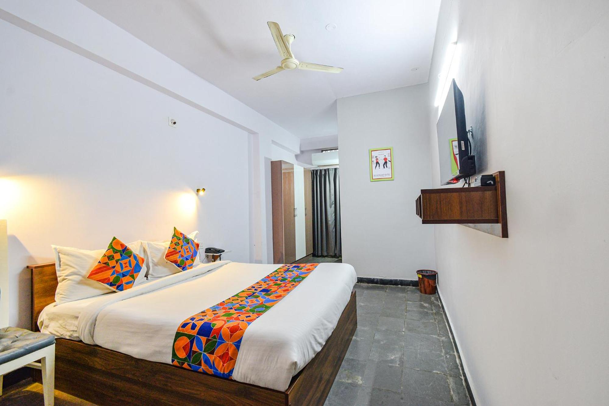 Hotel Fabhotel Vk Luxury Room's - Nr Umcc Shahpur, Jeedimetla Hyderabad