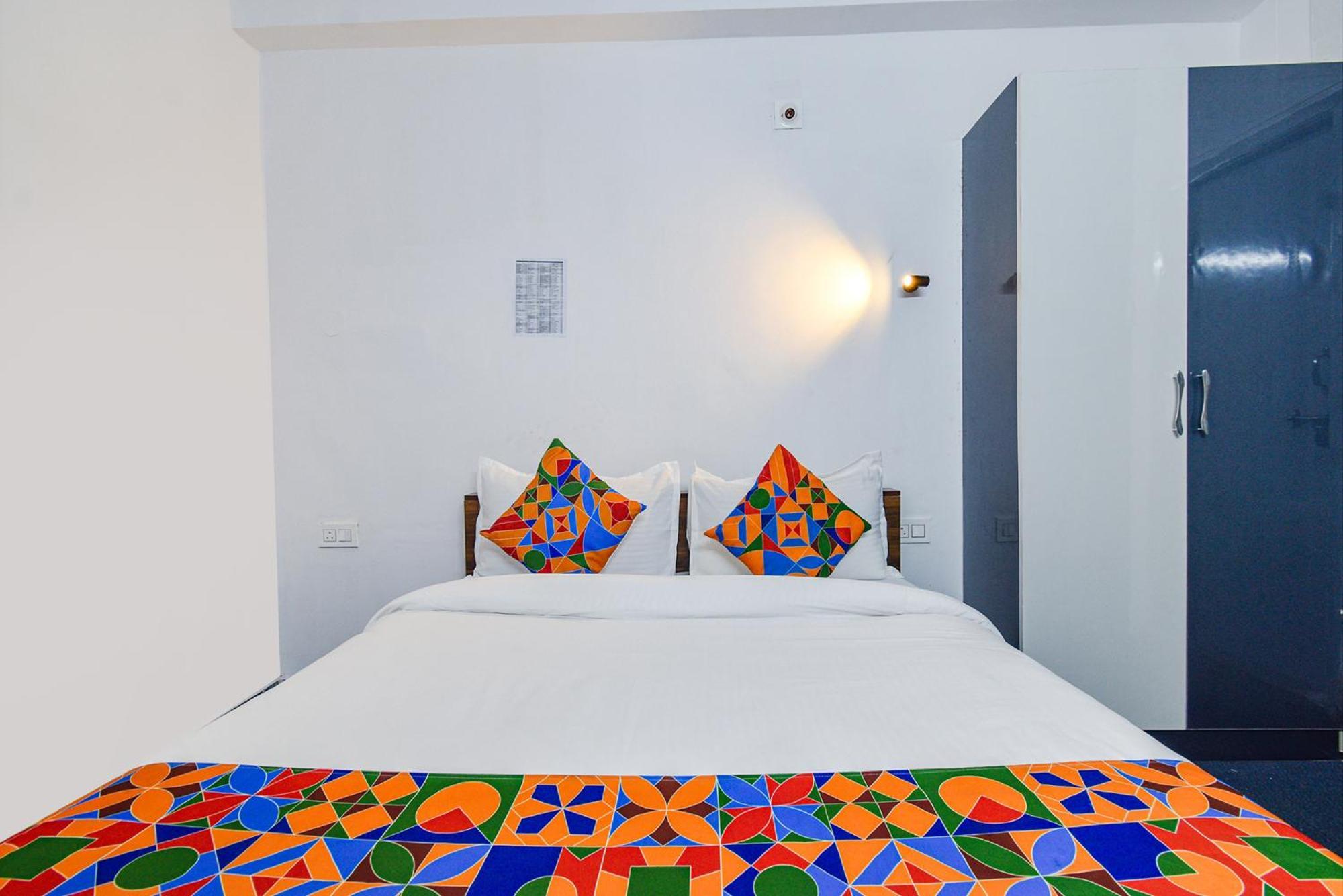 Fabhotel Vk Luxury Room's - Nr Umcc Shahpur, Jeedimetla 3*