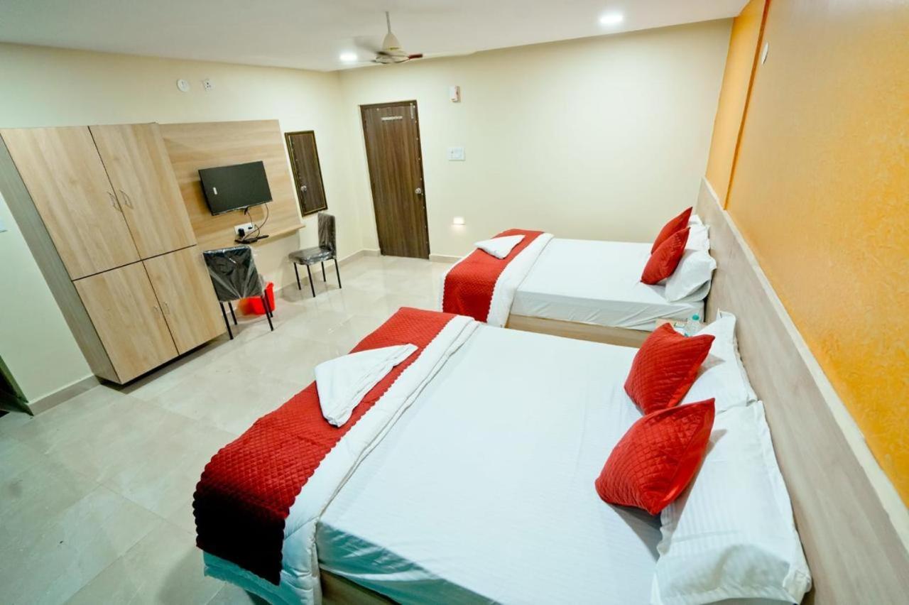 Blossoms Room Hotel Comfortel- Beside Care Hospital- Banjara Hills Hyderabad
