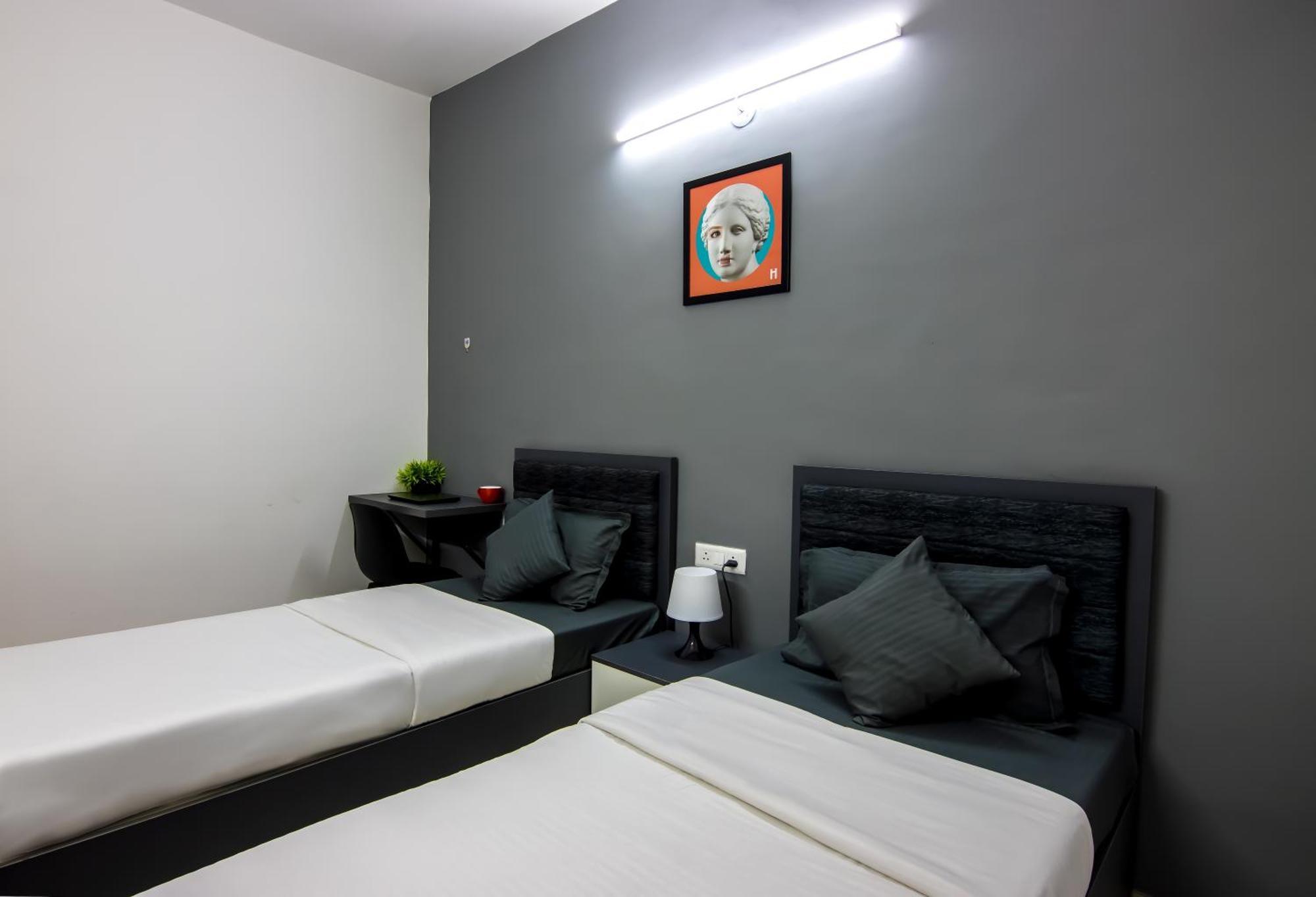 Housr 43 Gachibowli Near Dlf Cybercity Hotel *