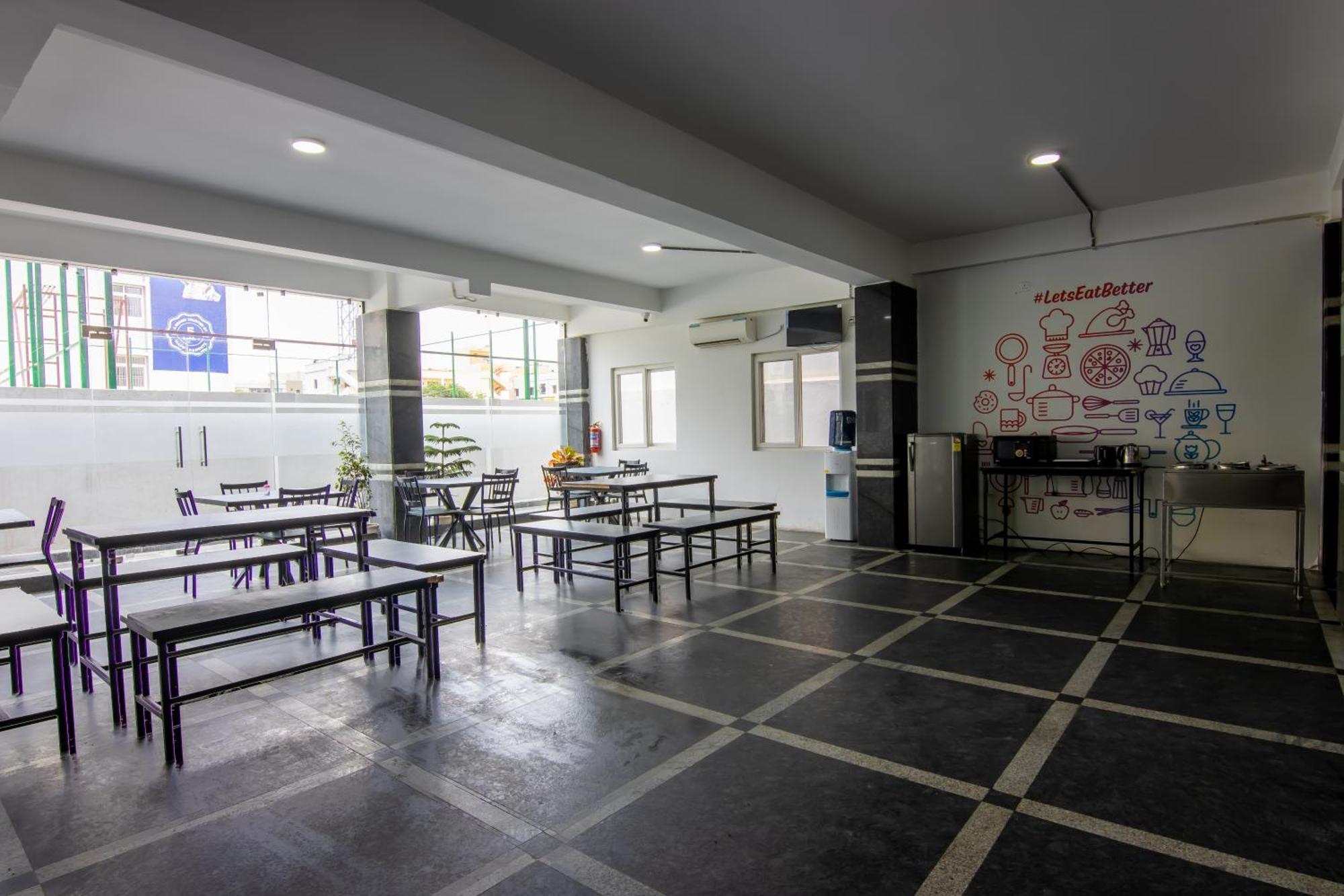 Housr 84 Kondapur Near Botanical Garden Hotel *