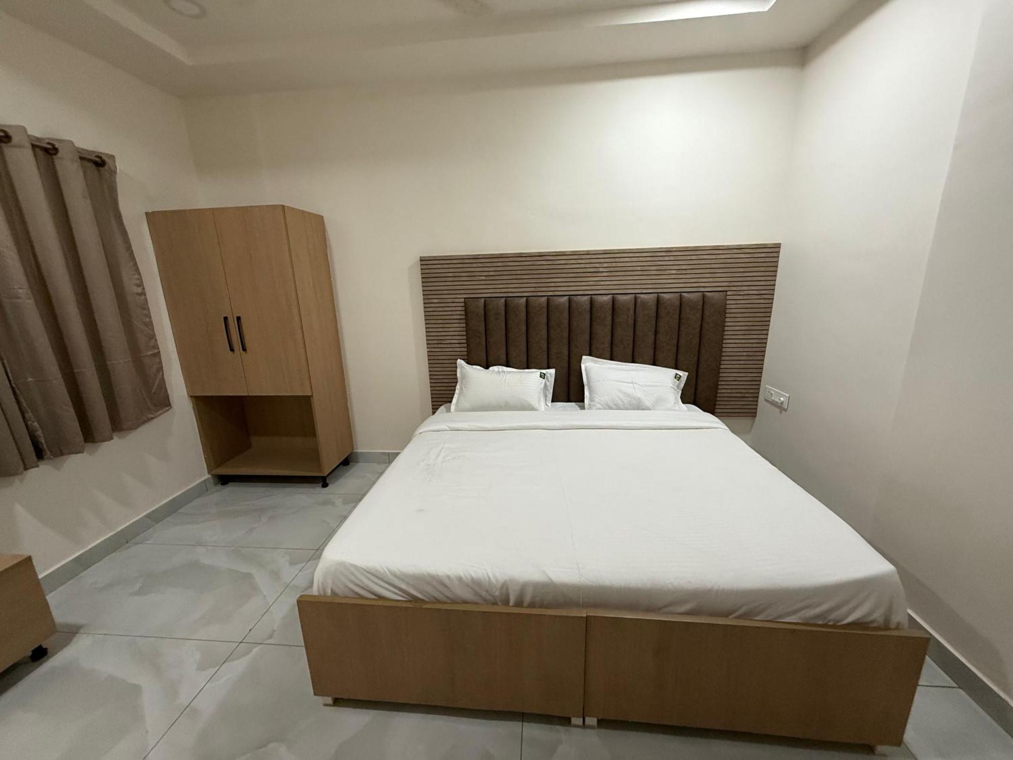 Hotel Vaarahi Chanda Nagar, Near Hitech Hyderabad