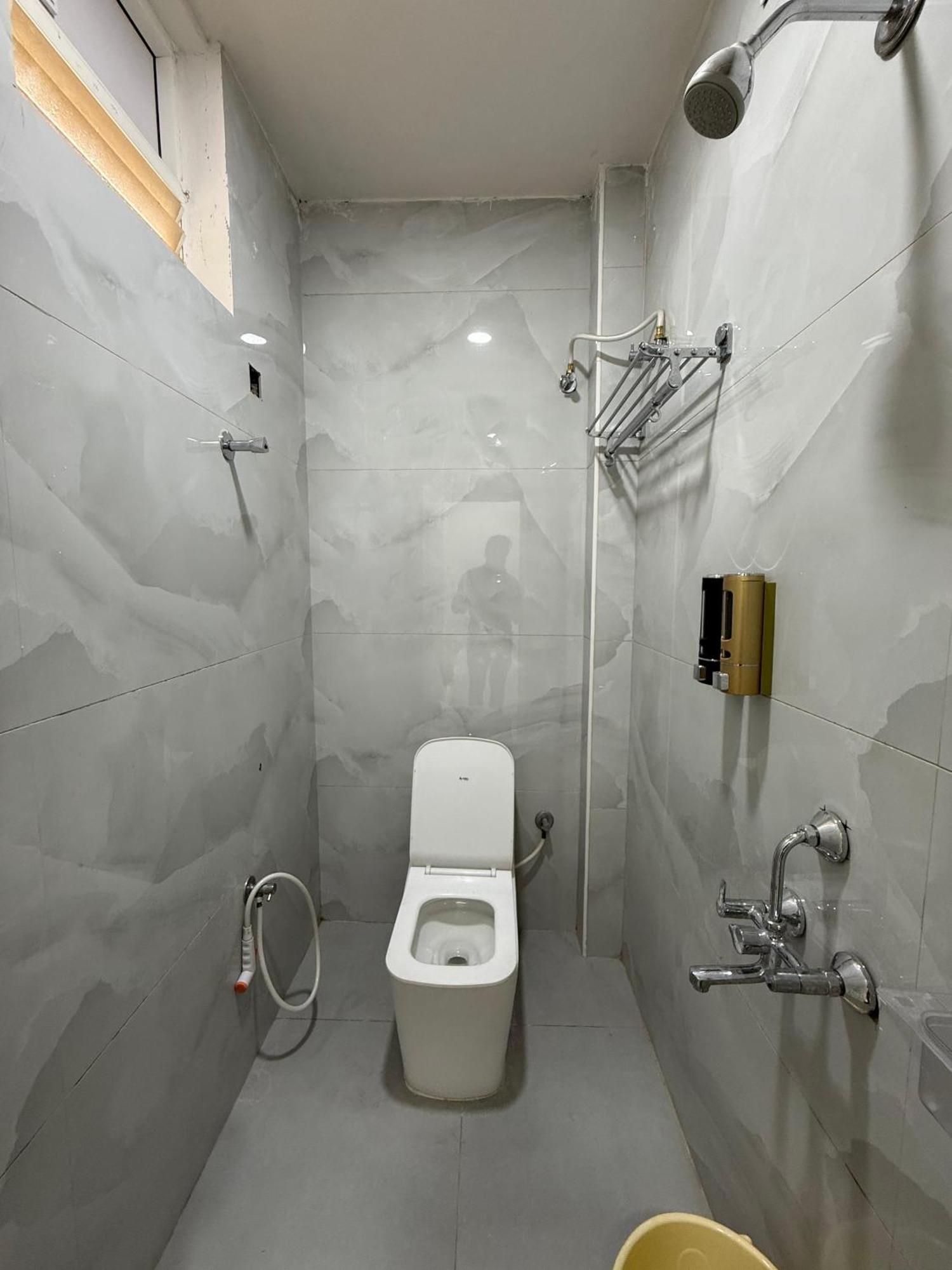 Hotel Vaarahi Chanda Nagar, Near Hitech 3*