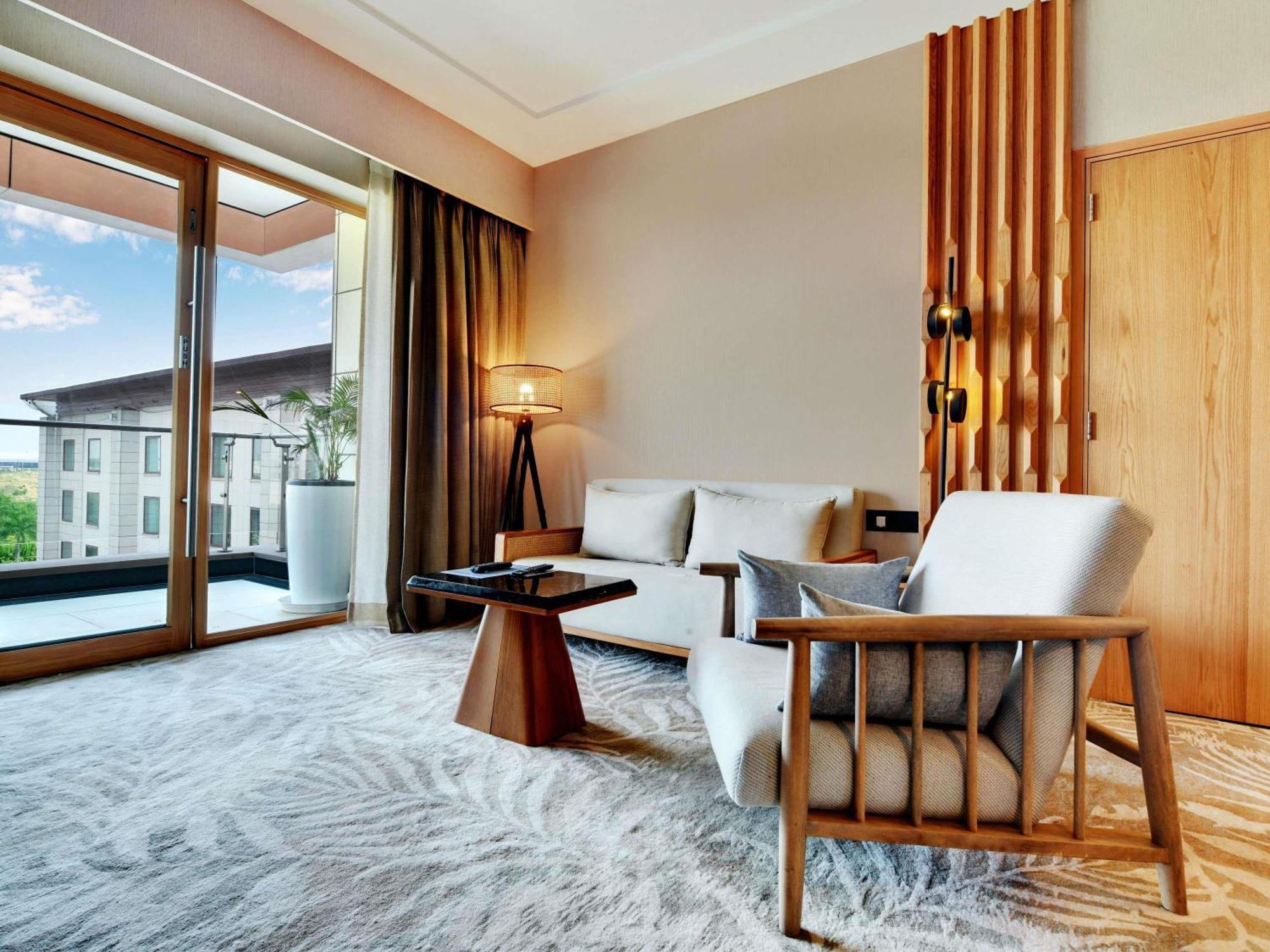 Novotel Airport 5*
