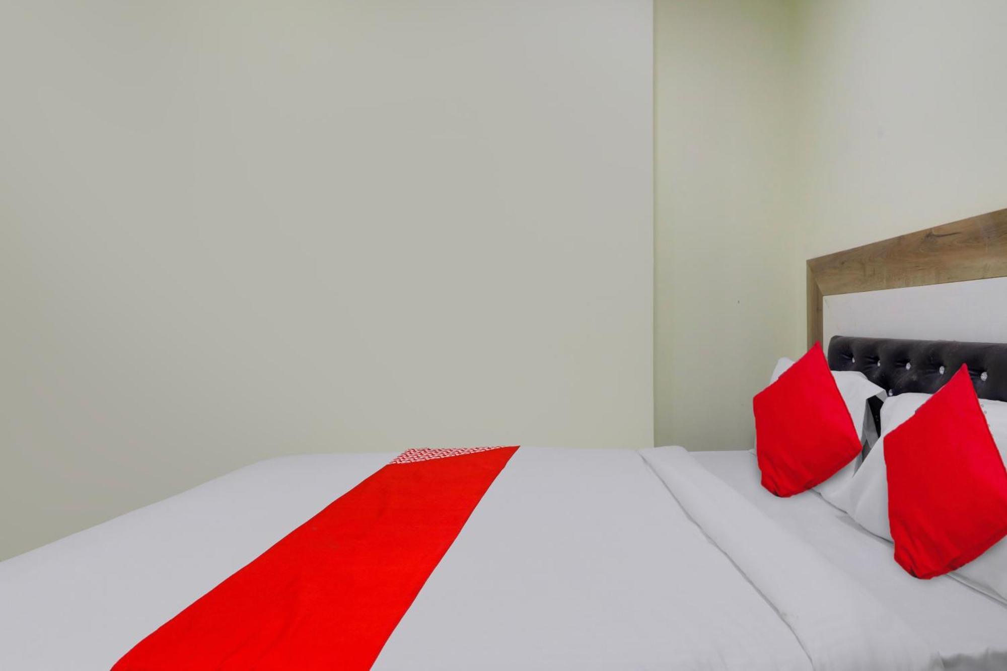 Hotel O Shazeb International Hyderabad