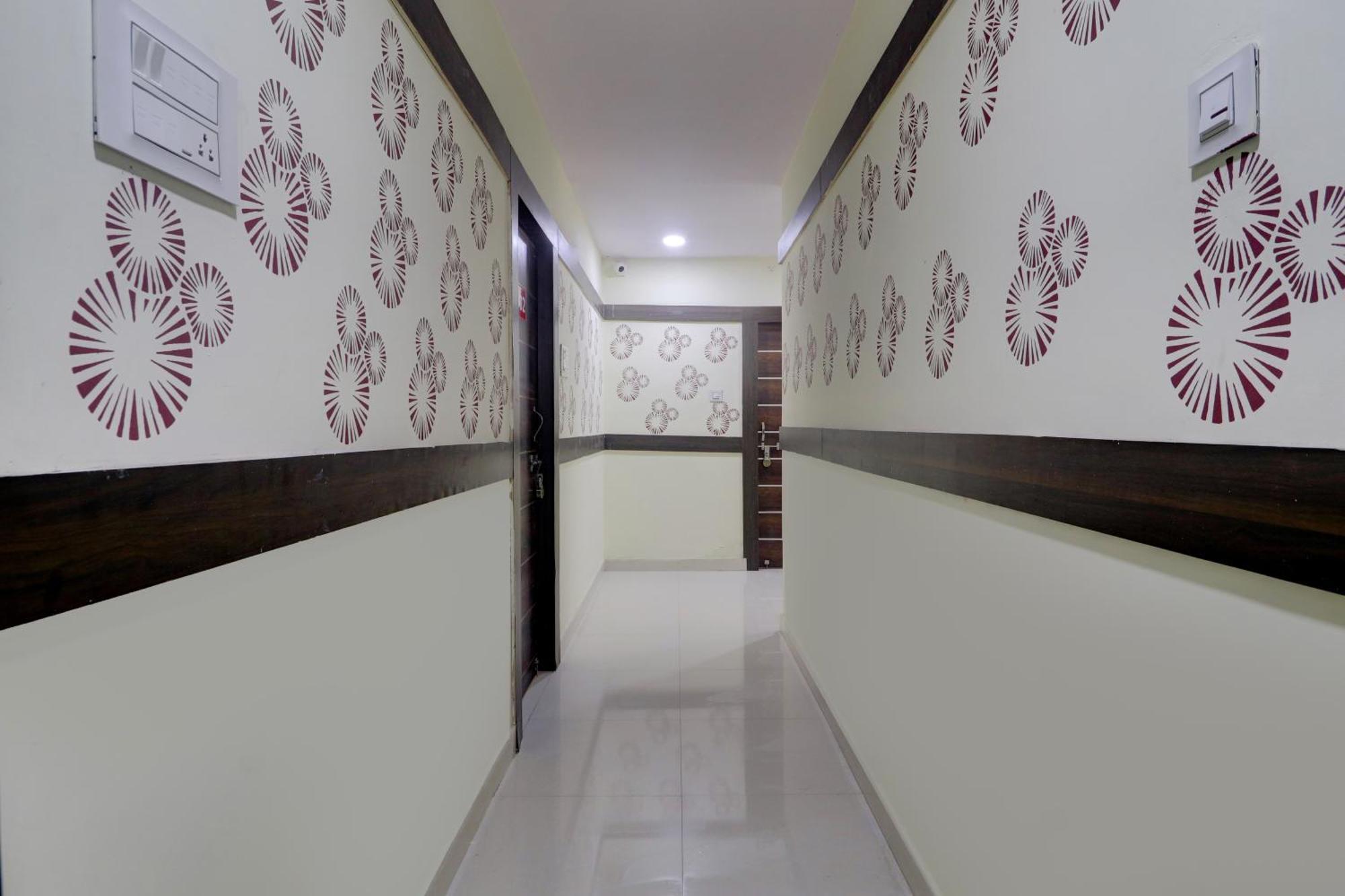Hotel O Shazeb International Hyderabad