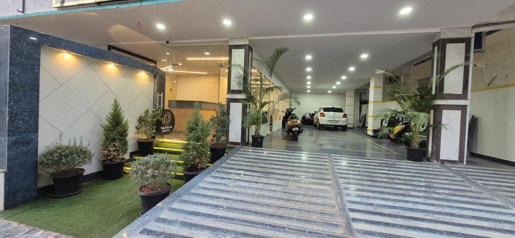 Vaarahi Chanda Nagar, Near Hitech