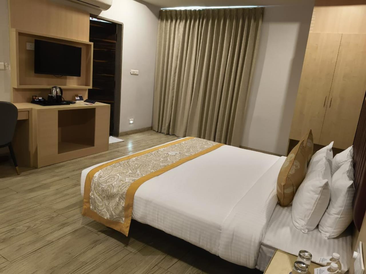 Grand Continent Apart Hotel- Hitec City * Hyderabad