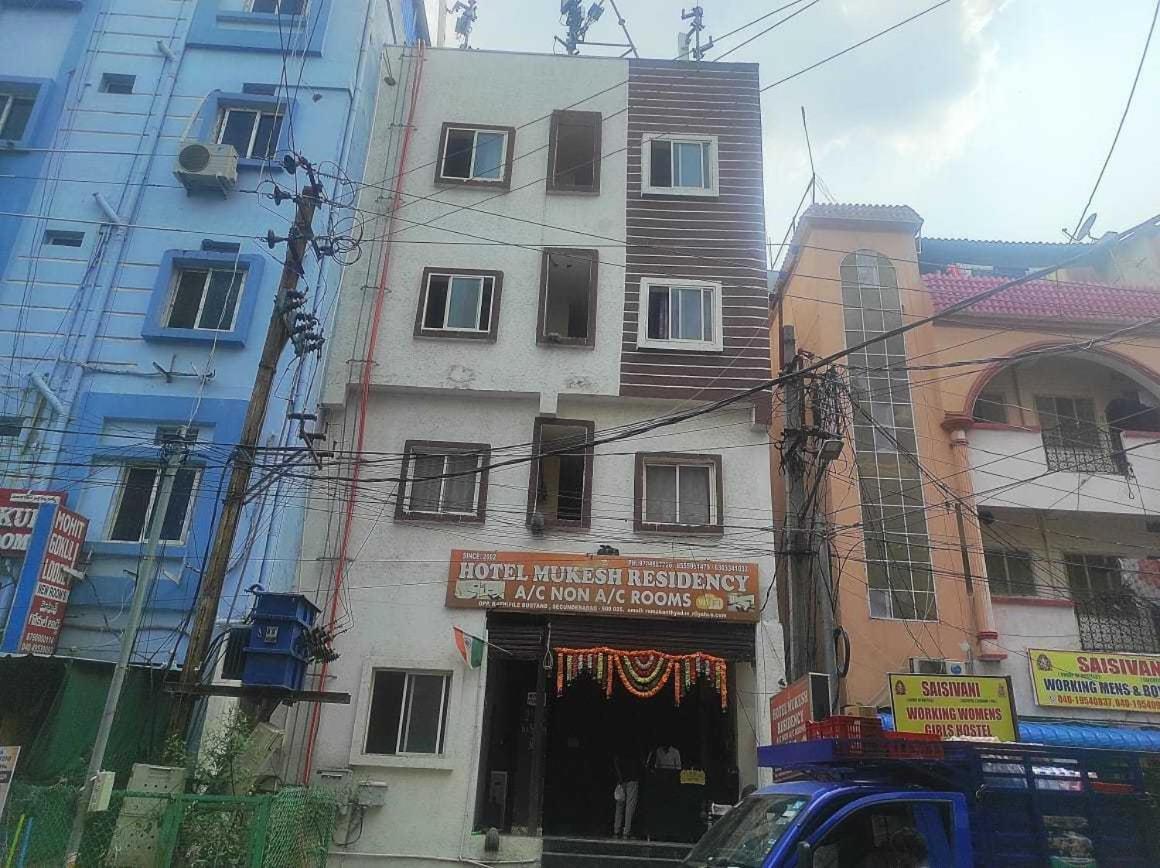 O Mukesh Hotel