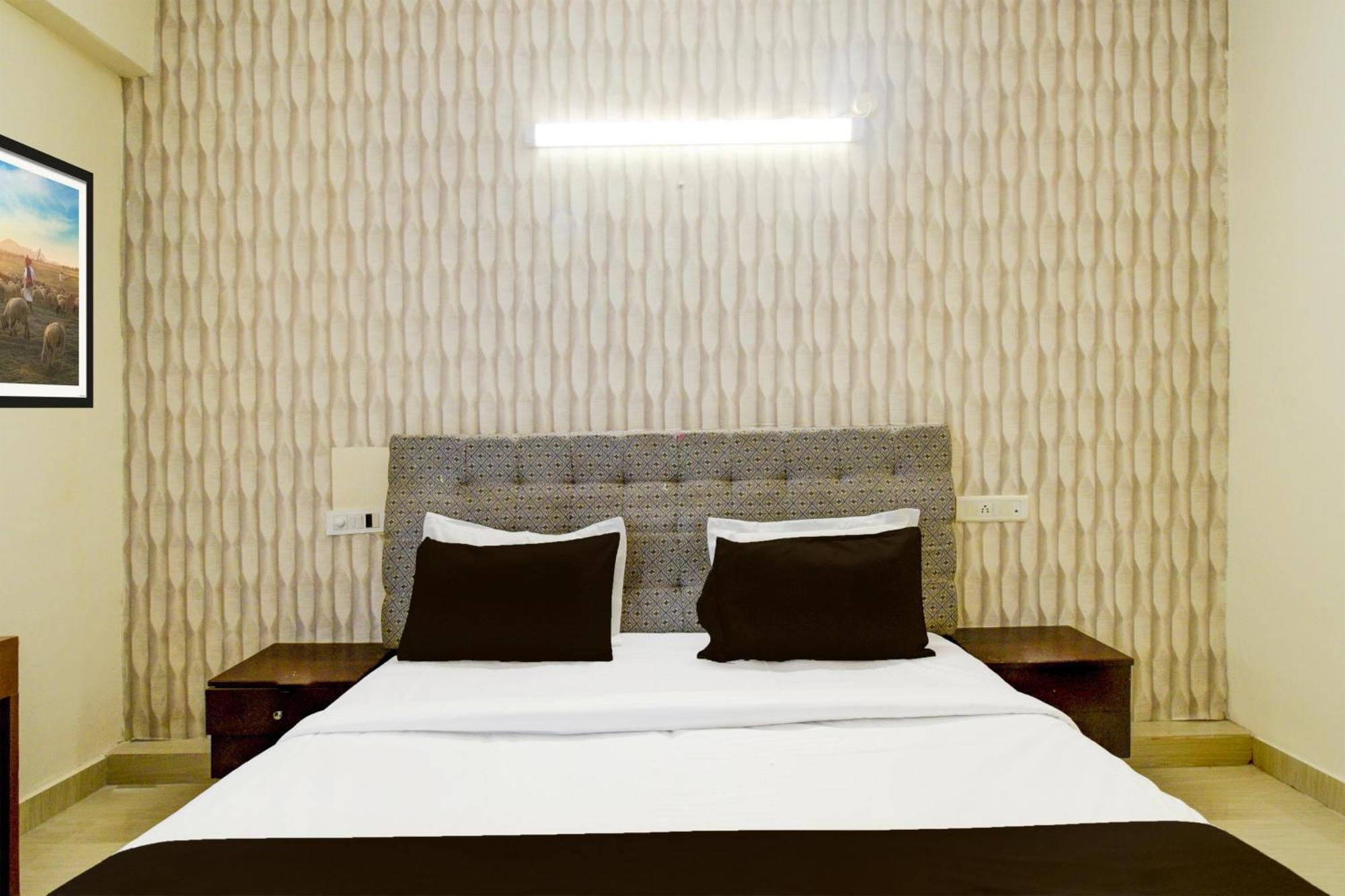 Collection O Peddamma Gudi Formerly Loyal Suits Hotel