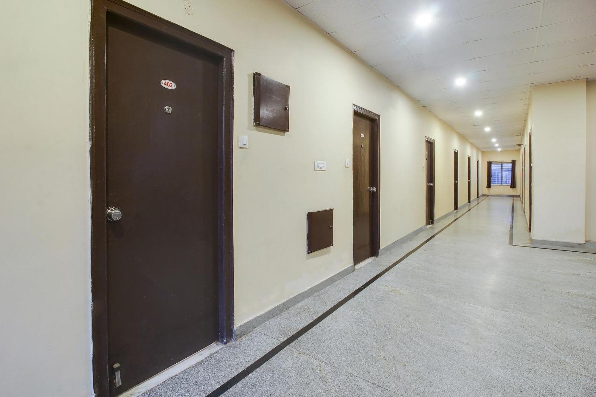 Hotel O Anuguna Tulasi Grand Near Jntu
