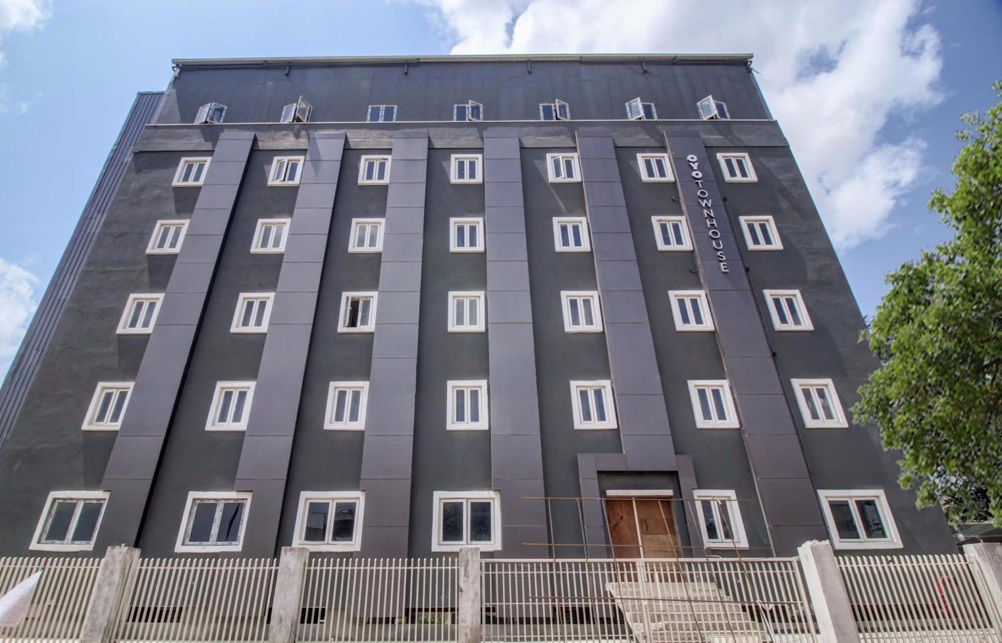 Hotel Super Townhouse Rcc Majestic 397 Lb Nagar Hyderabad