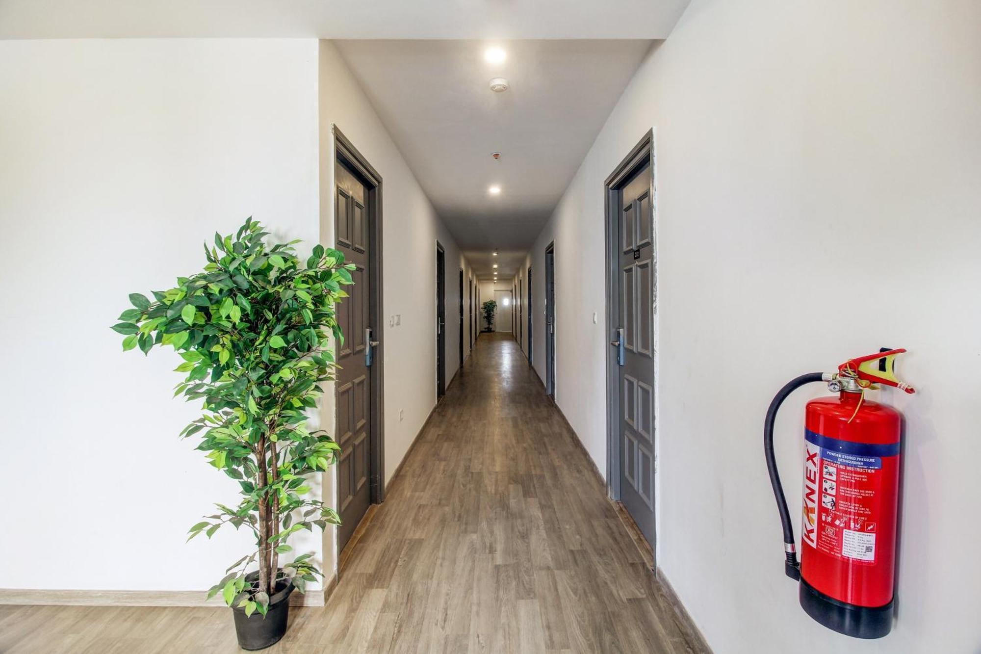 Super Townhouse Rcc Majestic 397 Lb Nagar Hotel