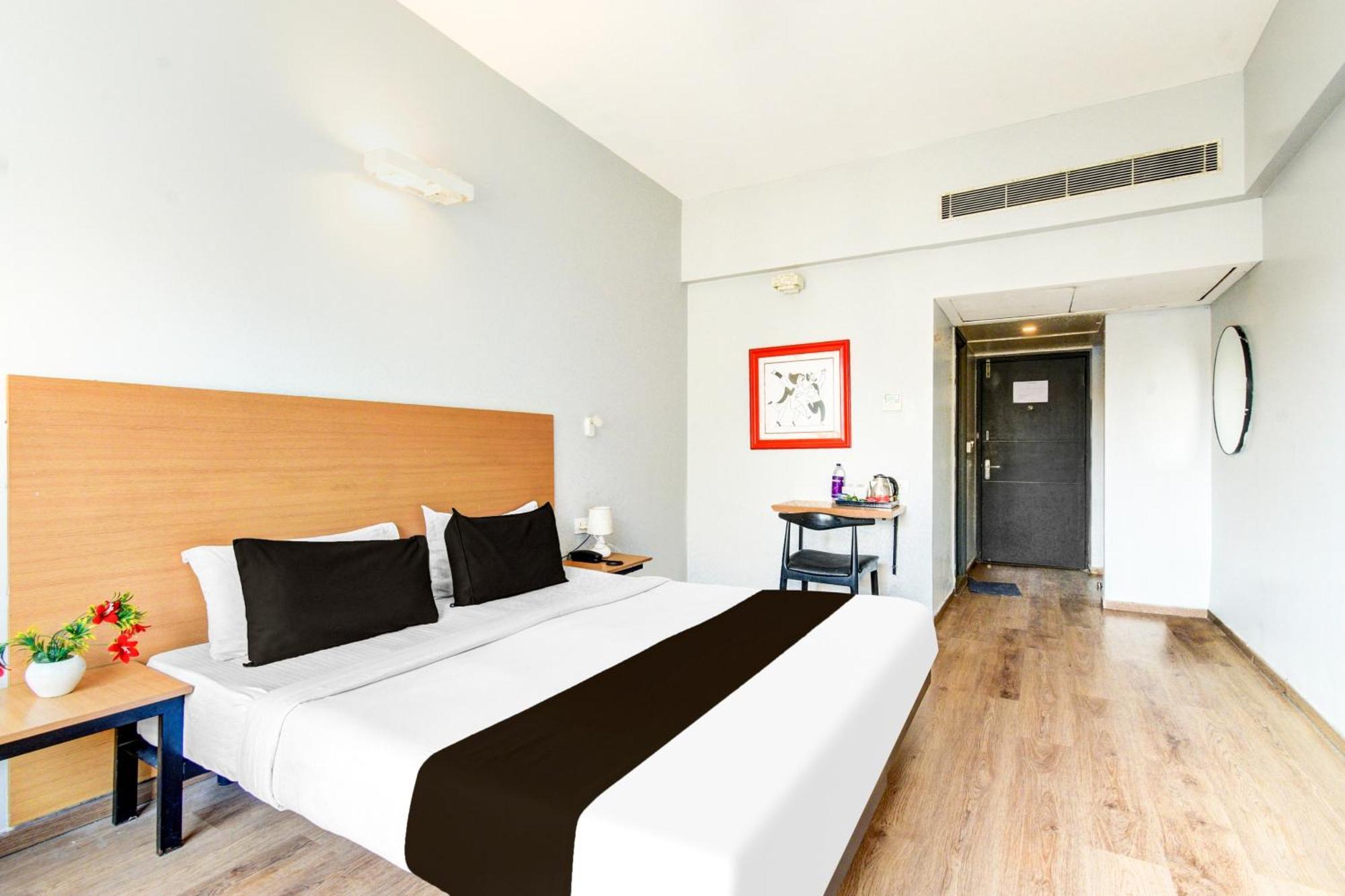 Hotel Super Townhouse Lakdikapul 4*
