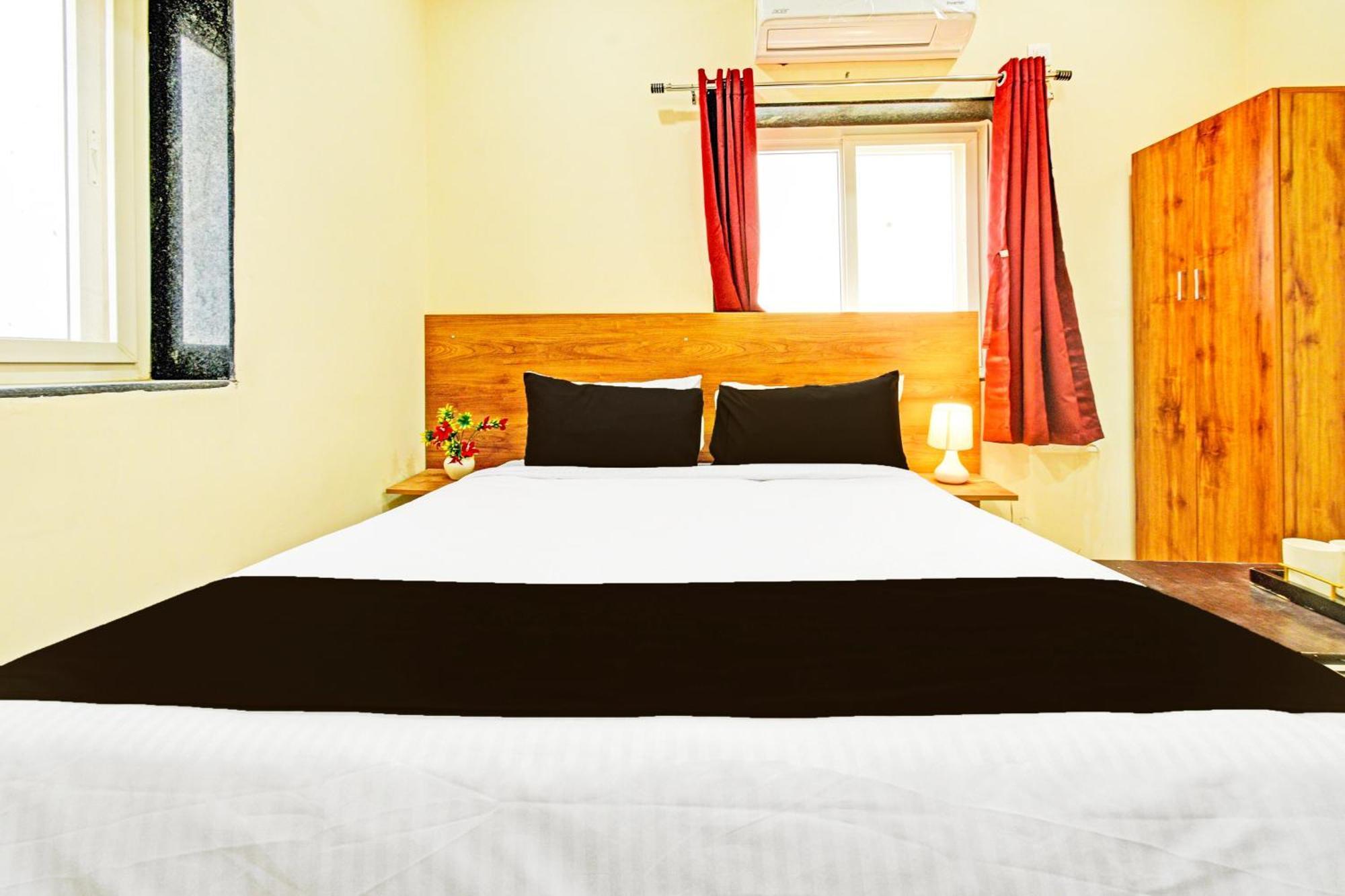 Hotel Super O Vaishnavi Grand 3*
