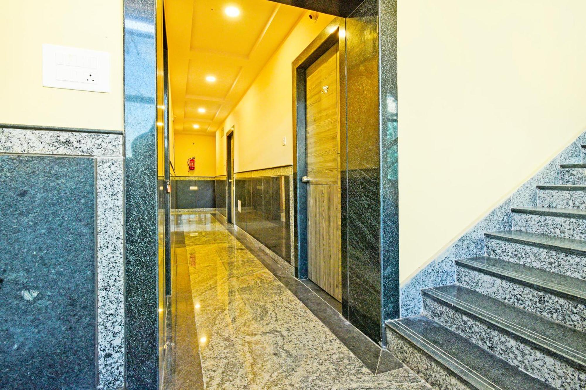Super O Vaishnavi Grand Hotel
