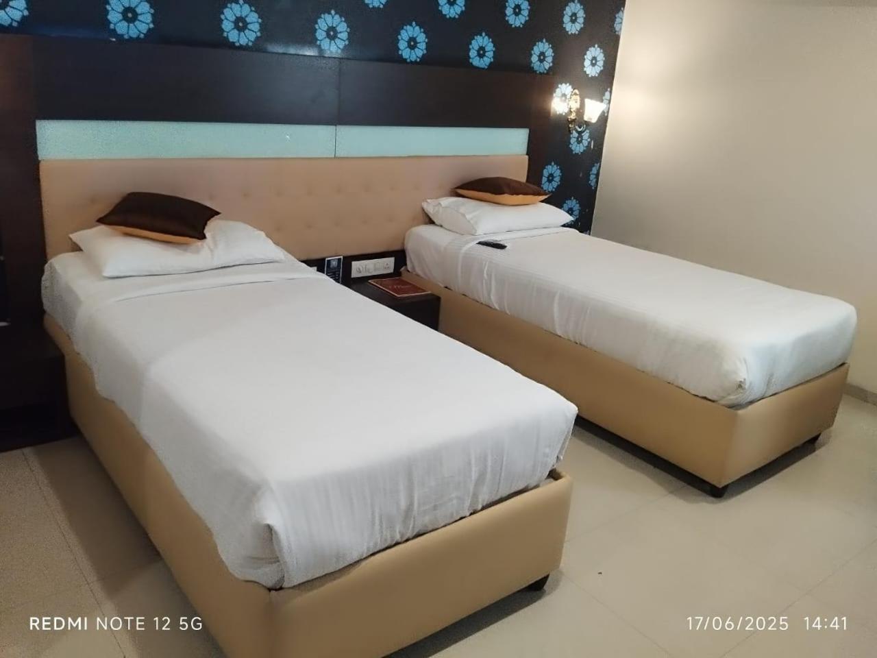 Hotel Sitara Grand L.b. Nagar 2*