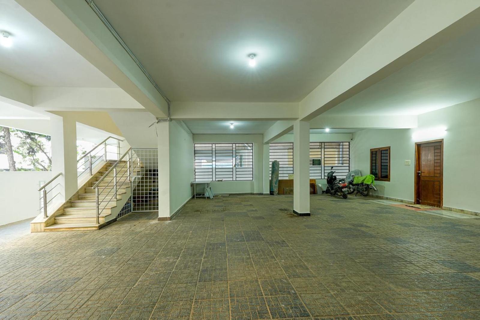 Stayzin Service Apartment *