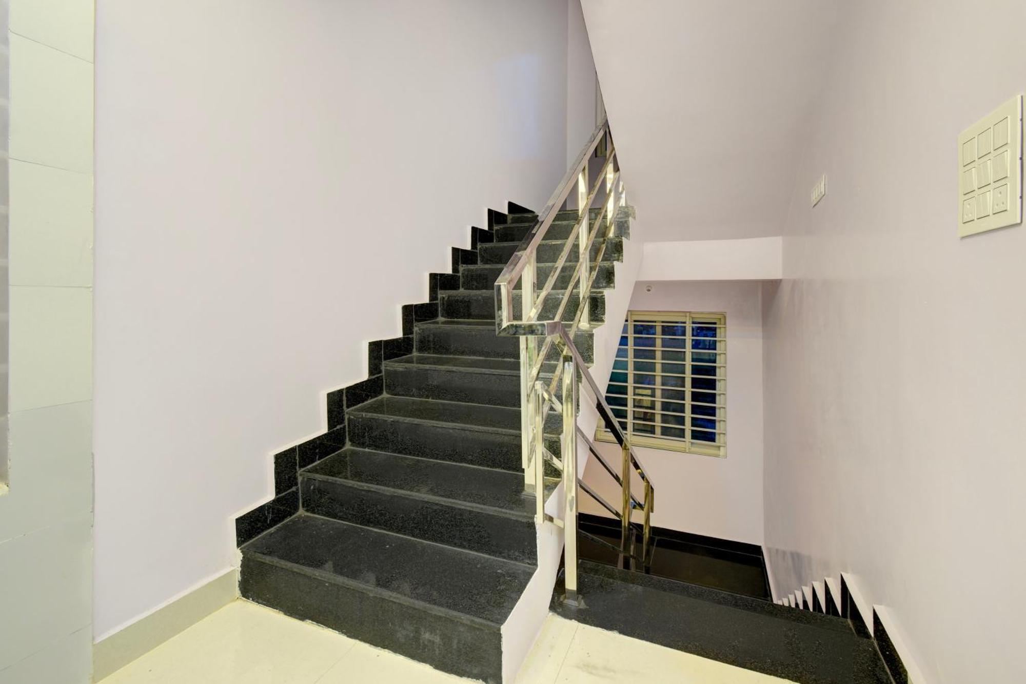 O Genz Lavish Syays Hotel 3*