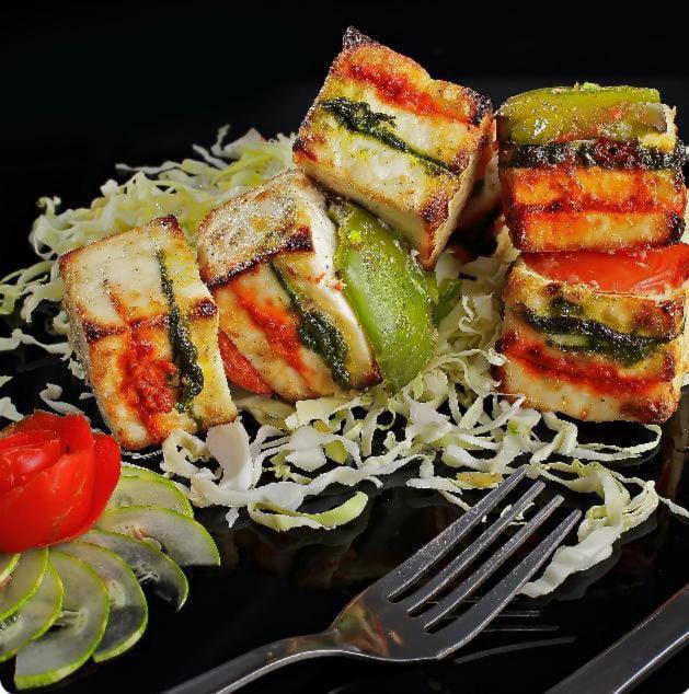 Blossom Rooms- 10 Percent Off On Restaurant Order- Beside Care Hospital- Banjara Hills Hotel 3*