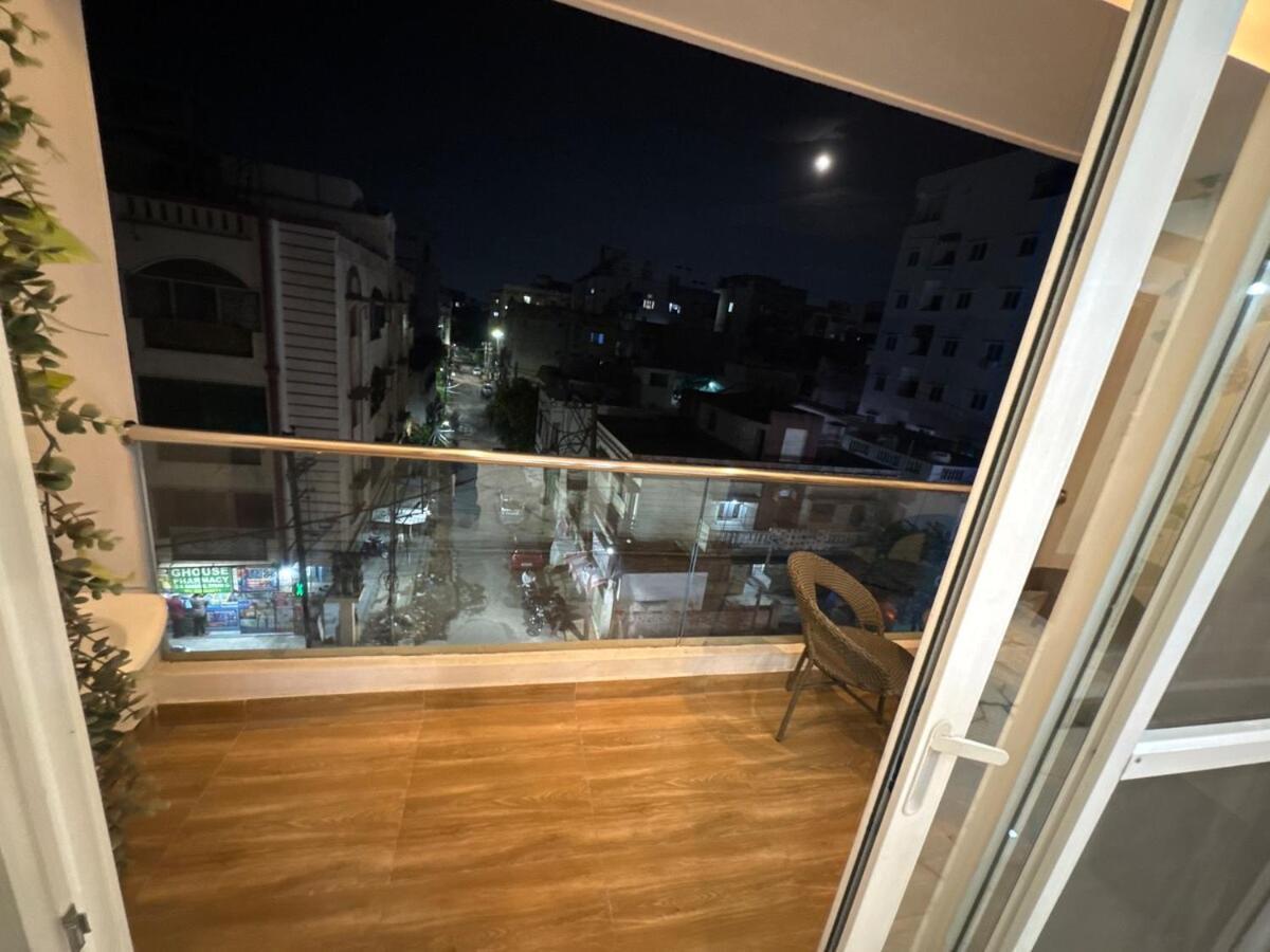 Apartment Center