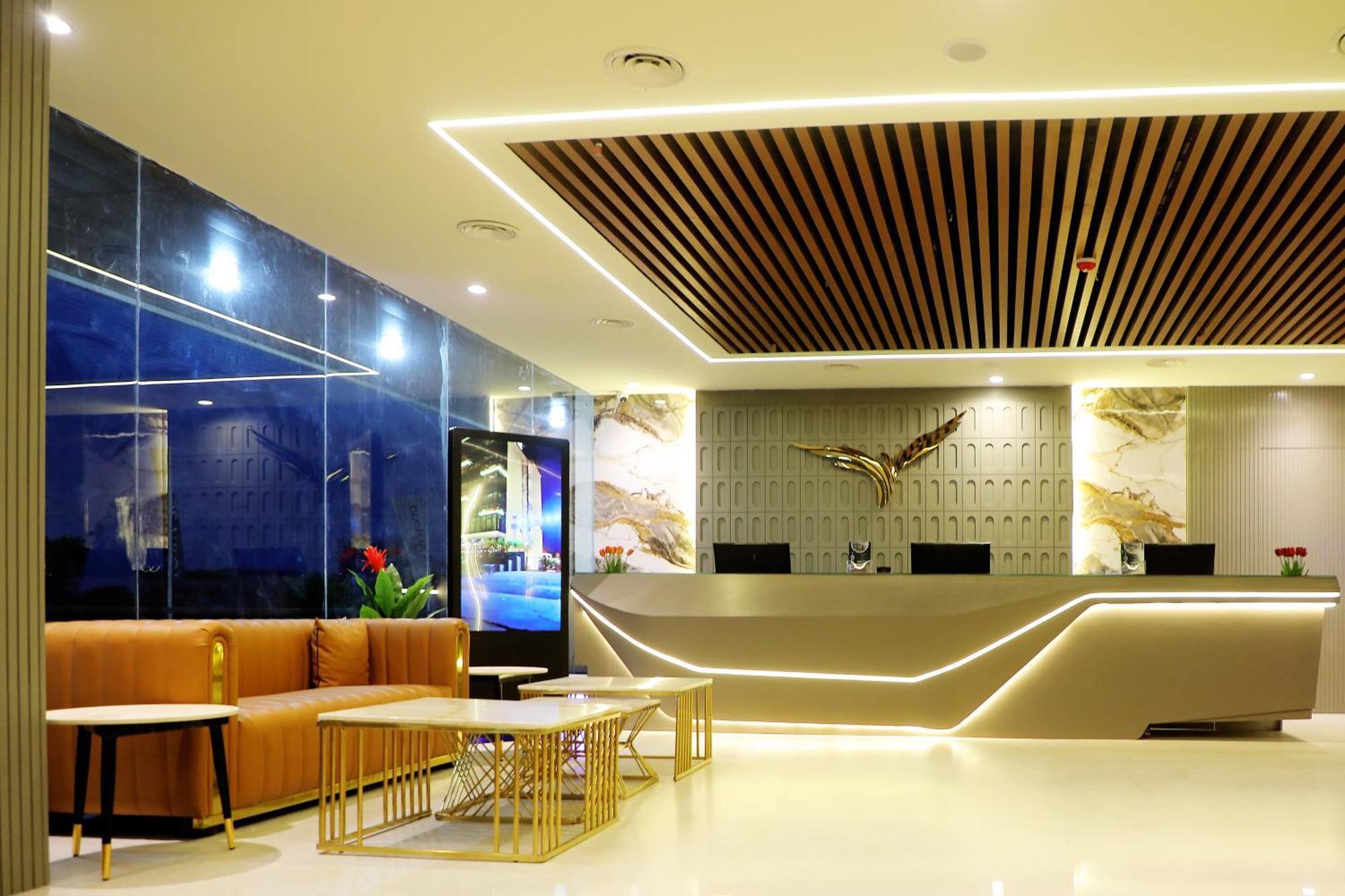 Town Square Hotel