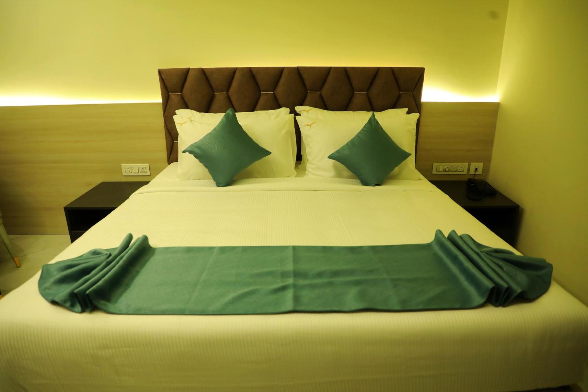 Hotel Town Square 4*