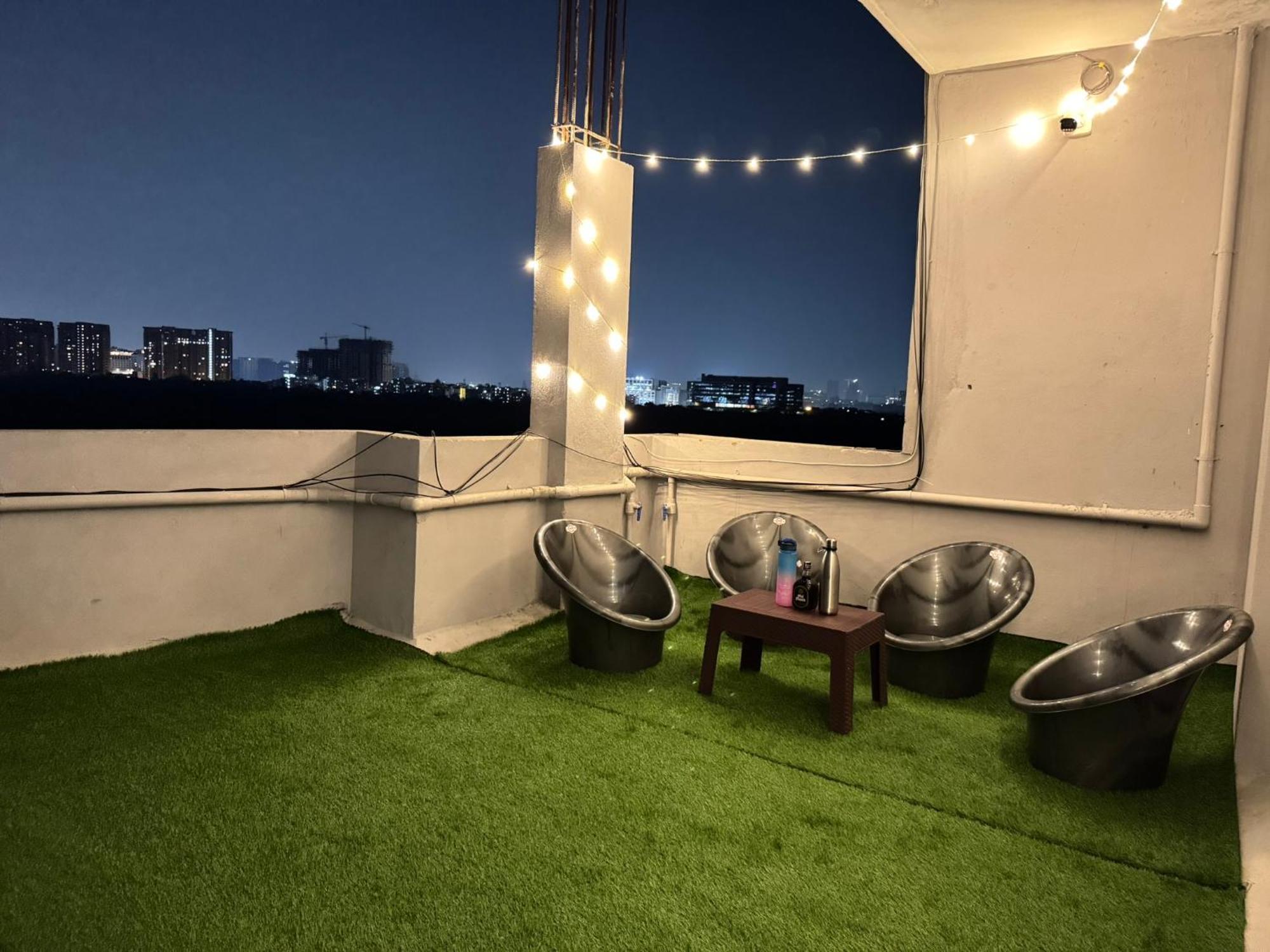 Apartment Penthouse Escape 1bhk Park View Flat In Kondapur Hyderabad