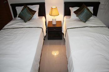 Falcons Nest Service Apartment